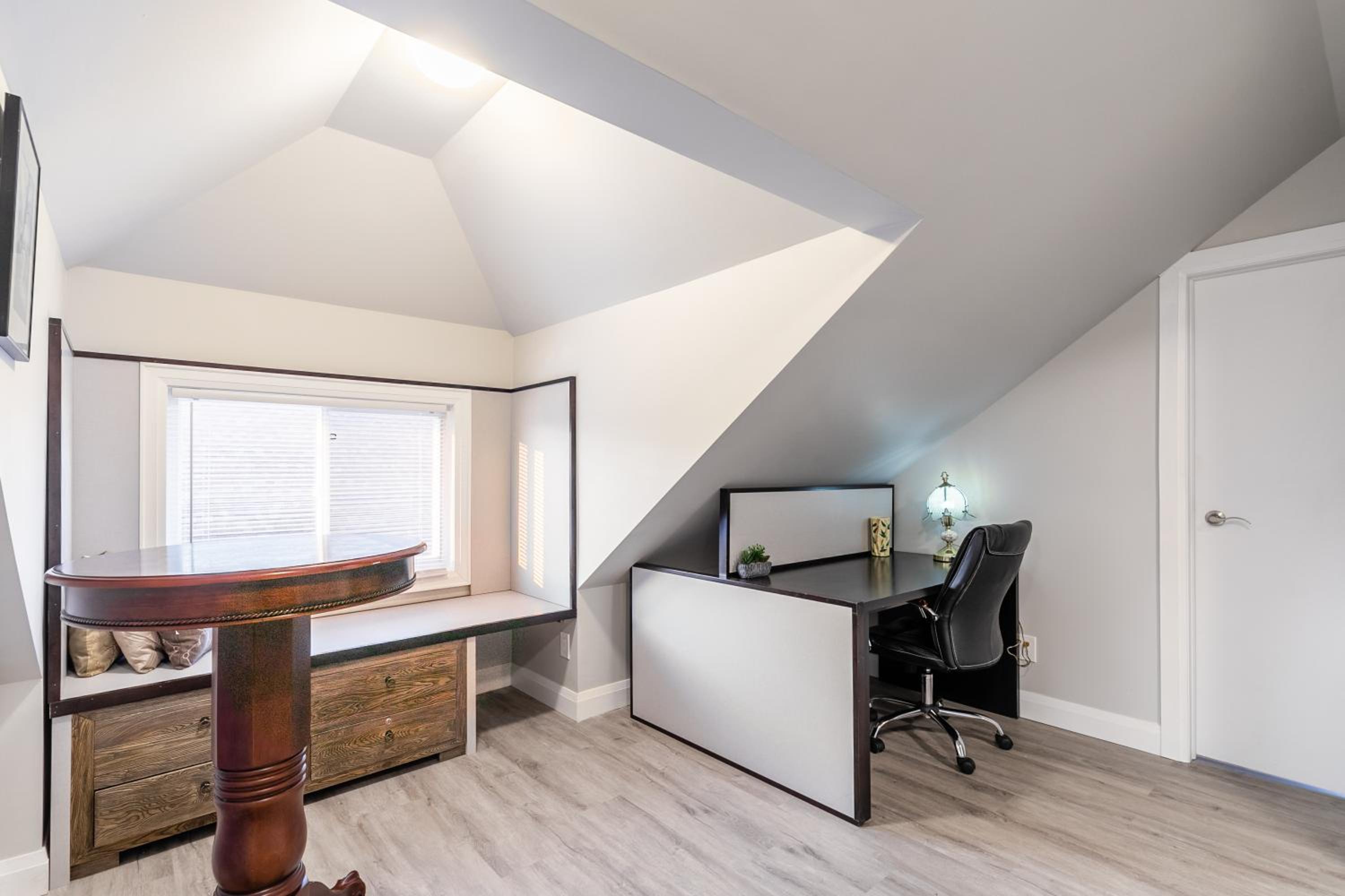 Beautiful renovated home 3 mins drive to Fall