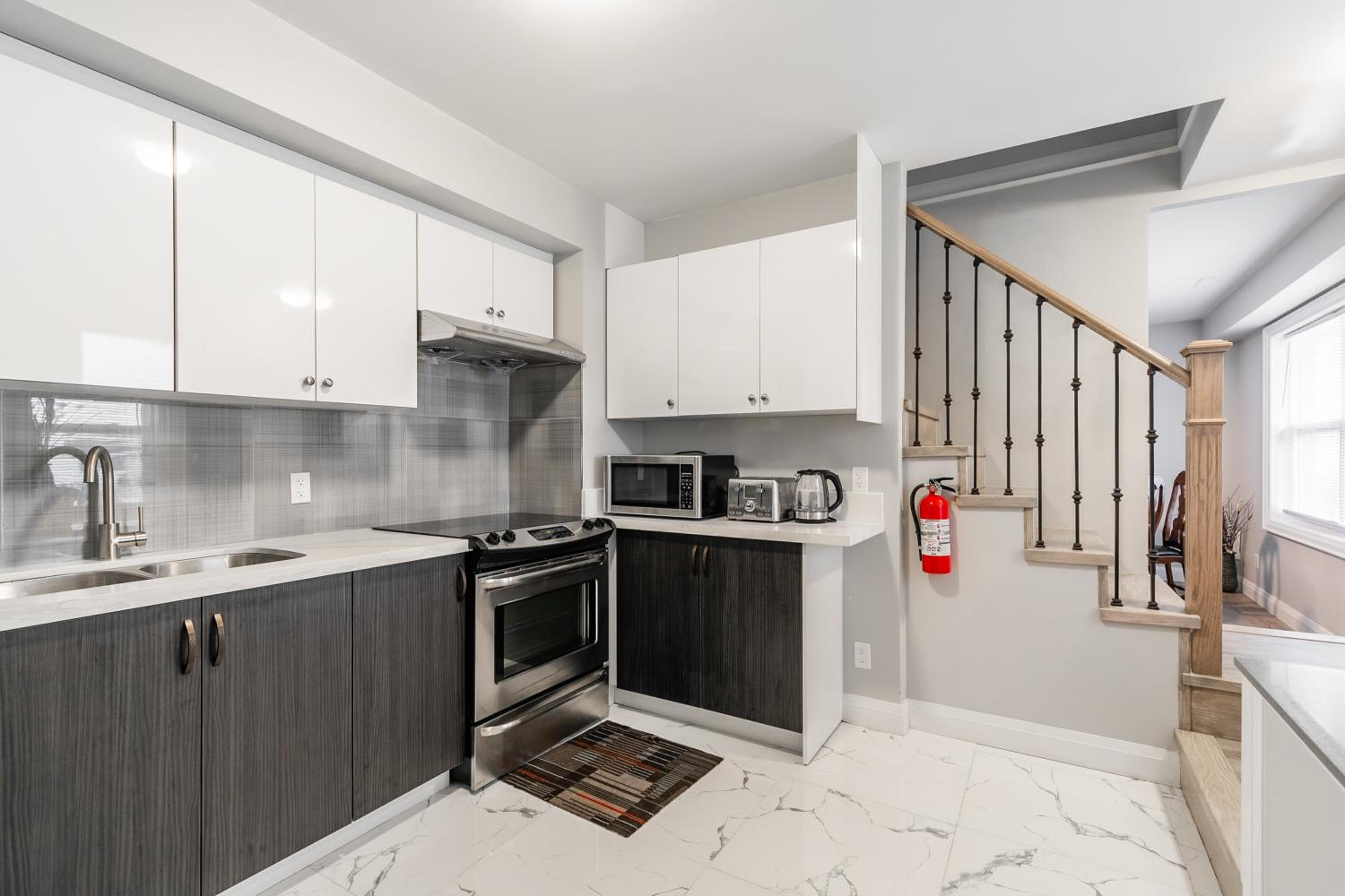 Beautiful renovated home 3 mins drive to Fall