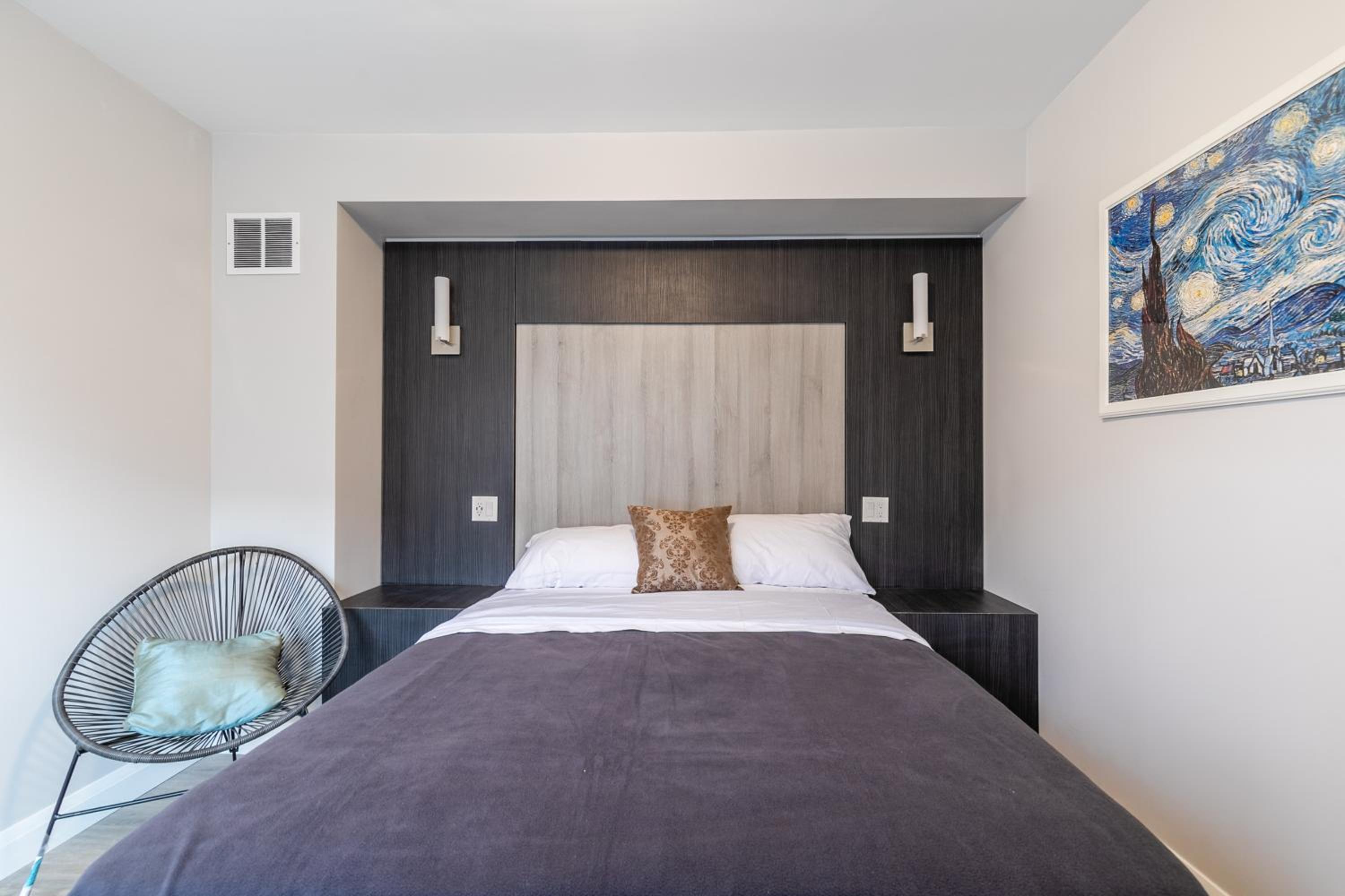 Beautiful renovated home 3 mins drive to Fall