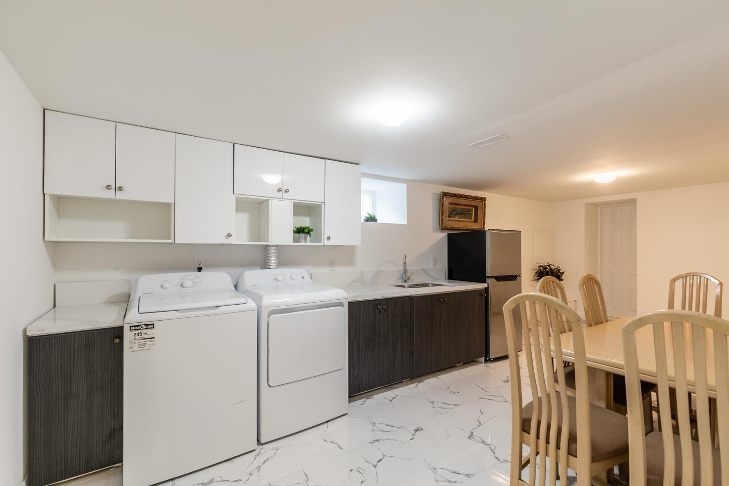 Beautiful renovated home 3 mins drive to Fall