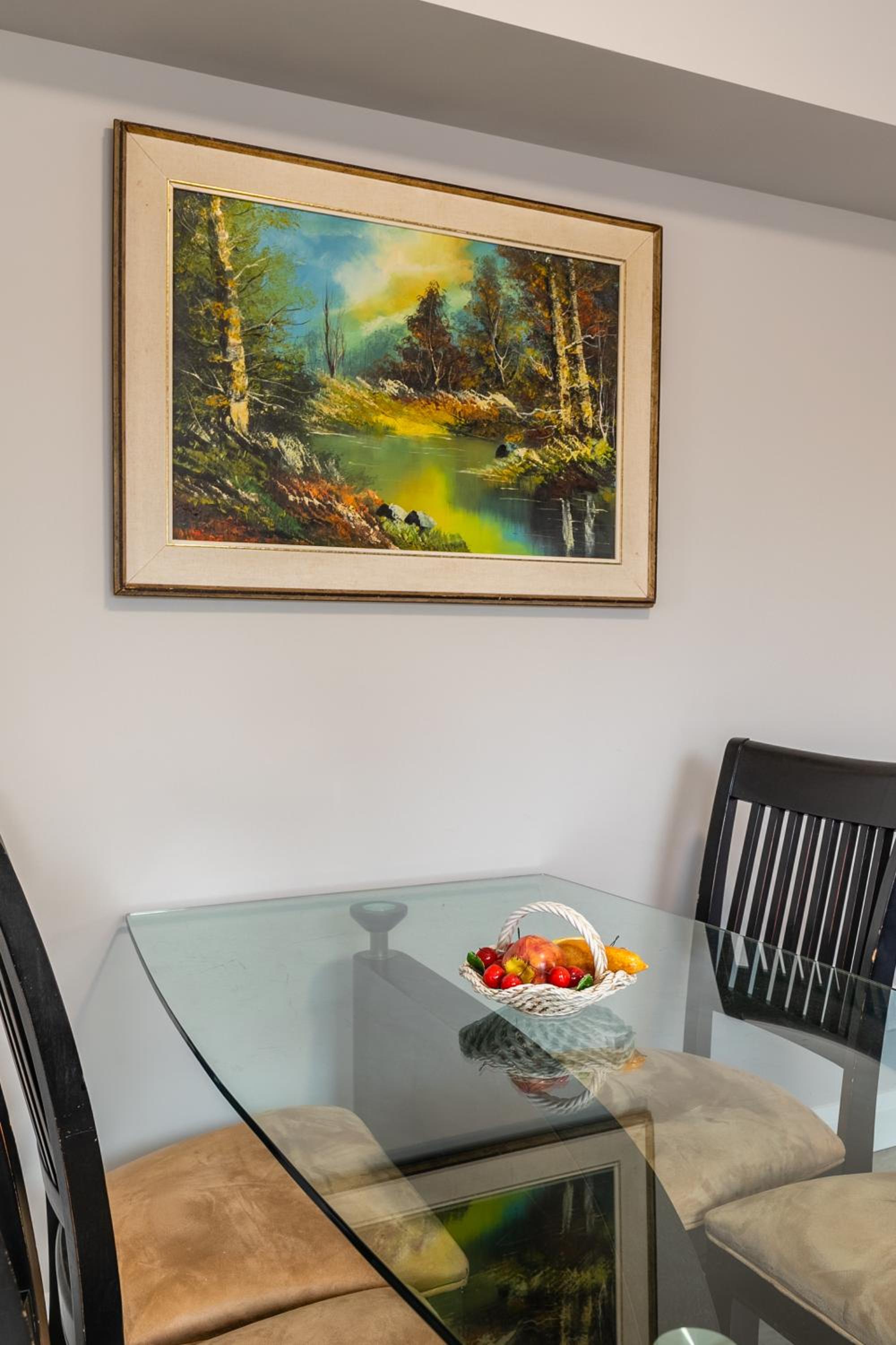 Beautiful renovated home 3 mins drive to Fall