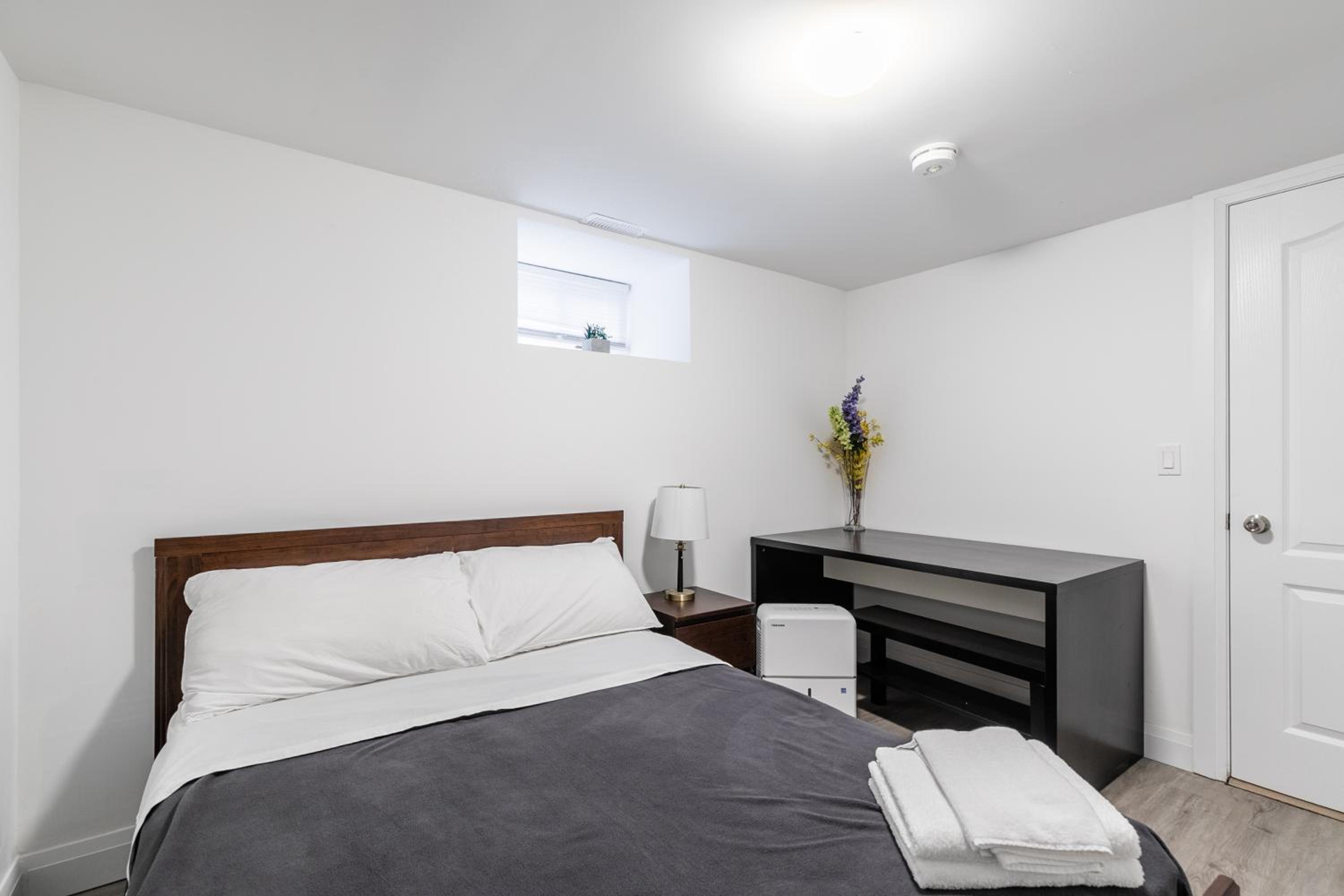 Beautiful renovated home 3 mins drive to Fall