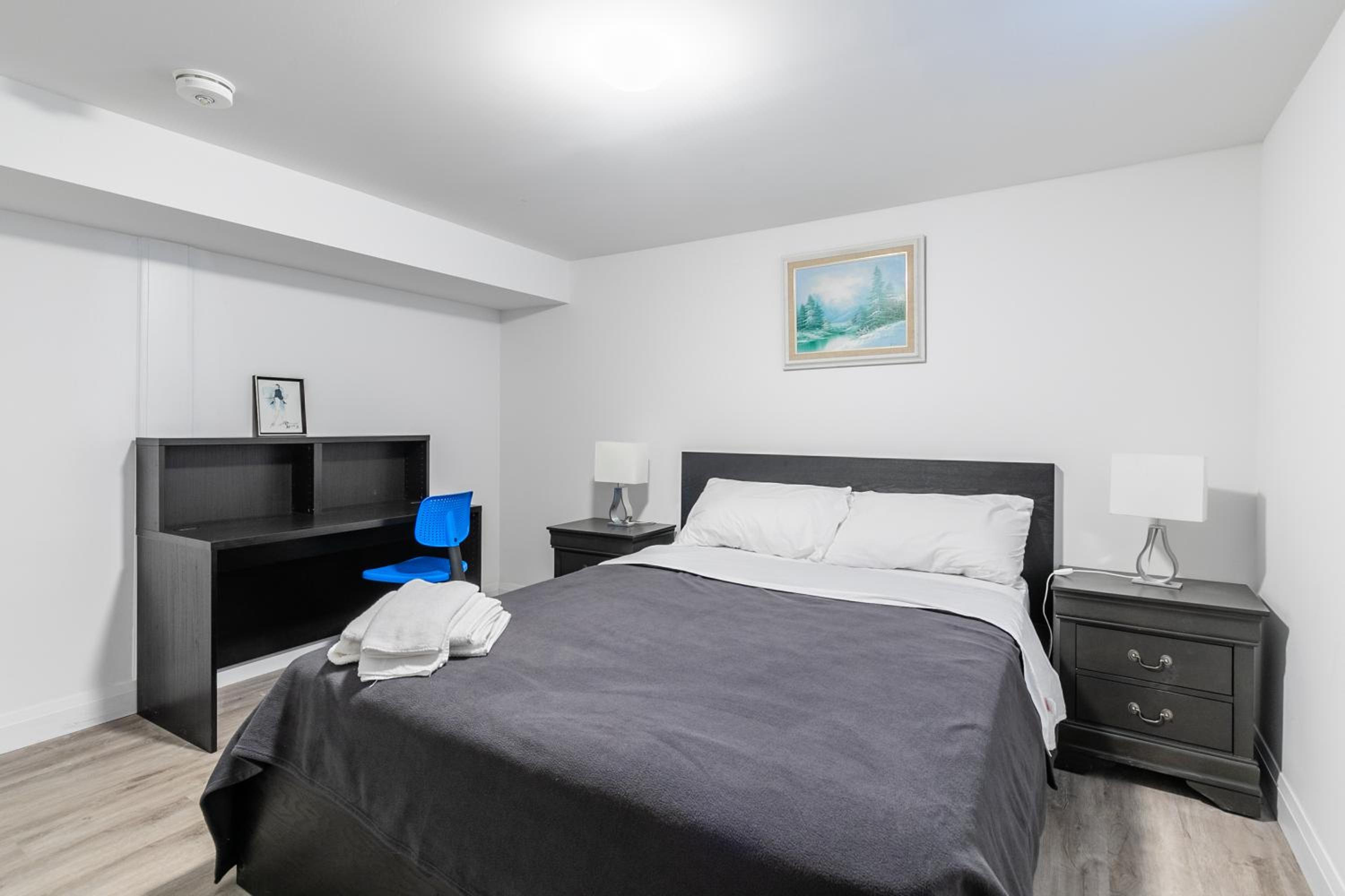 Beautiful renovated home 3 mins drive to Fall