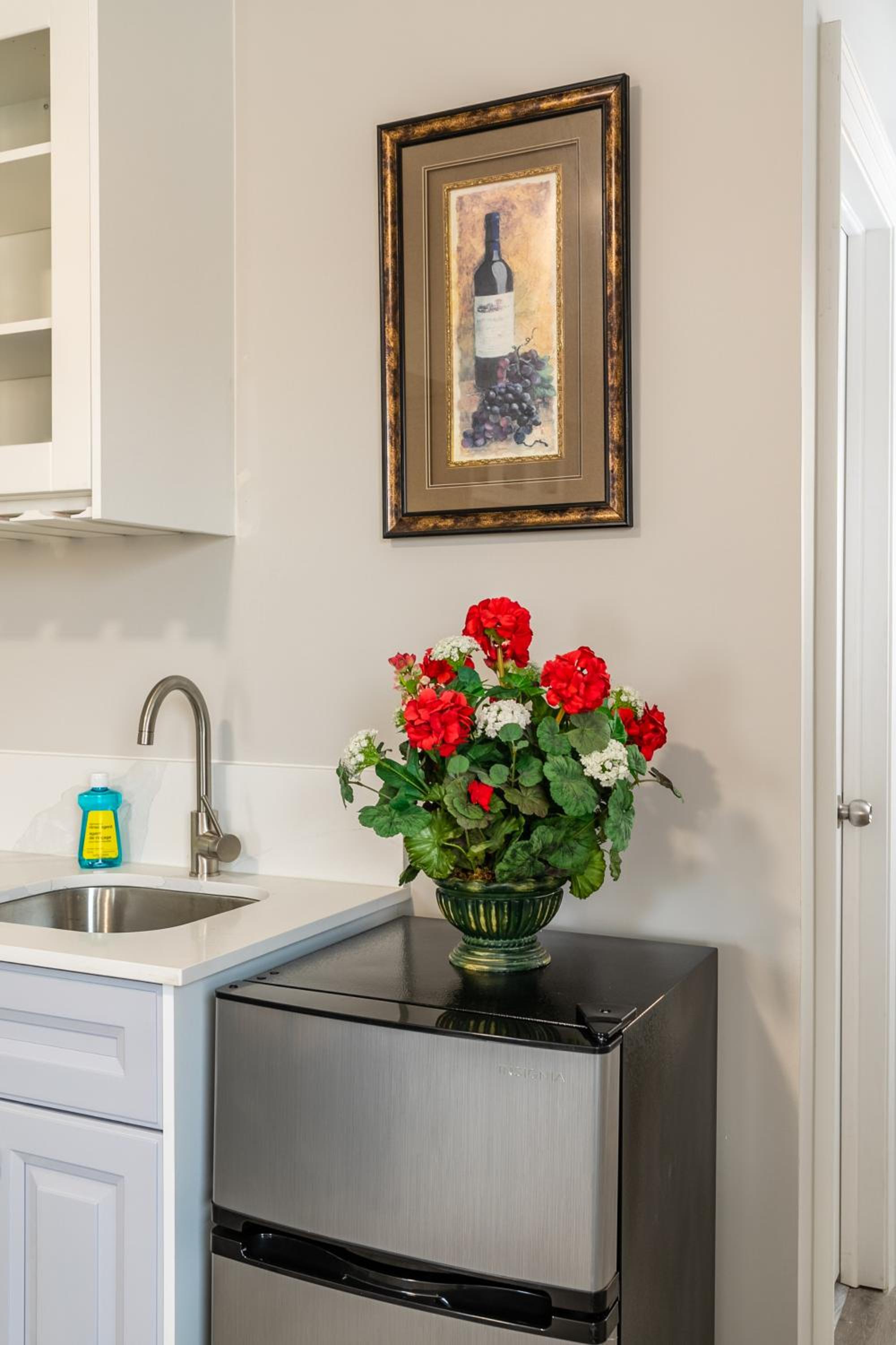 Beautiful renovated home 3 mins drive to Fall
