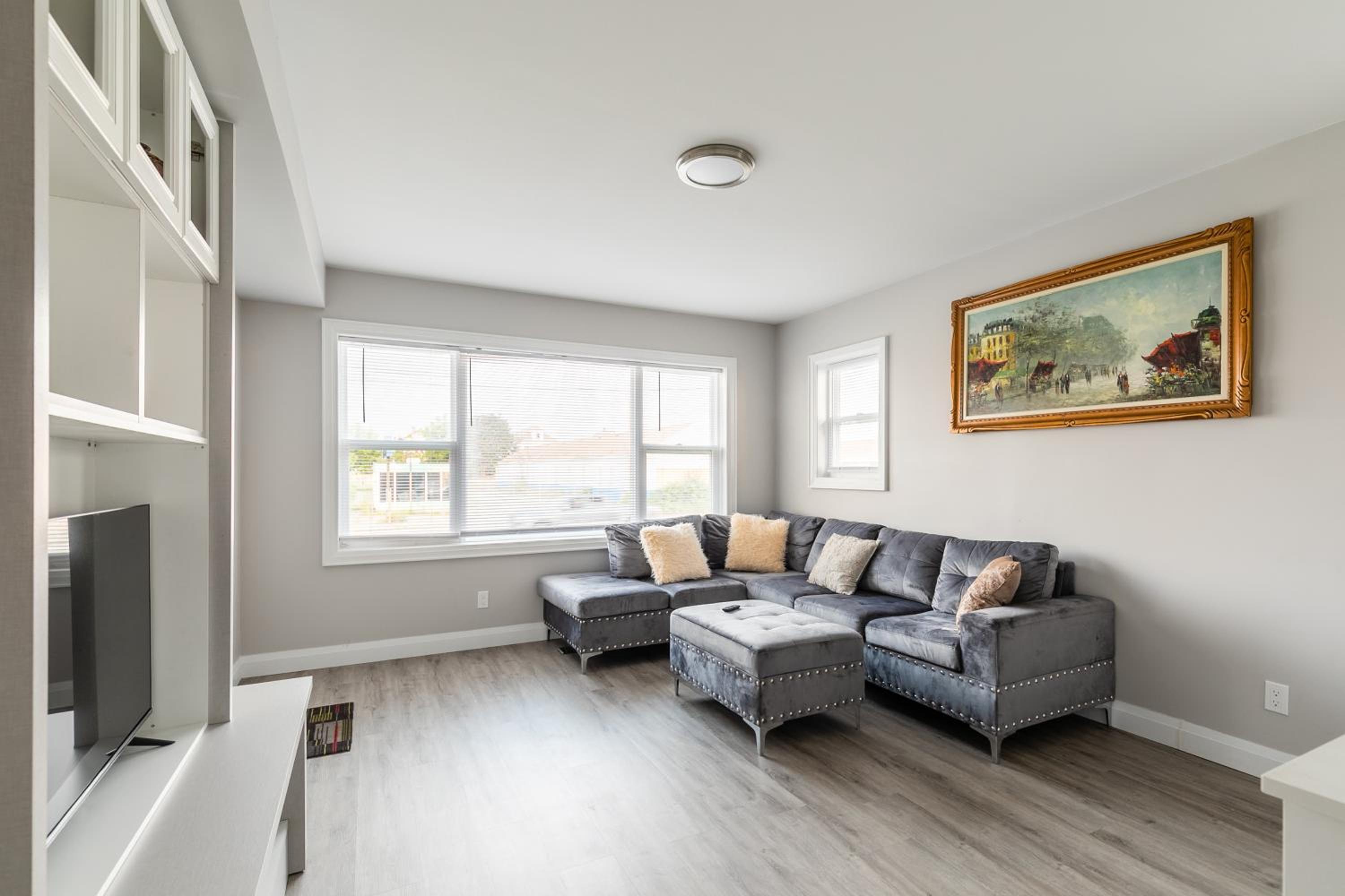 Beautiful renovated home 3 mins drive to Fall