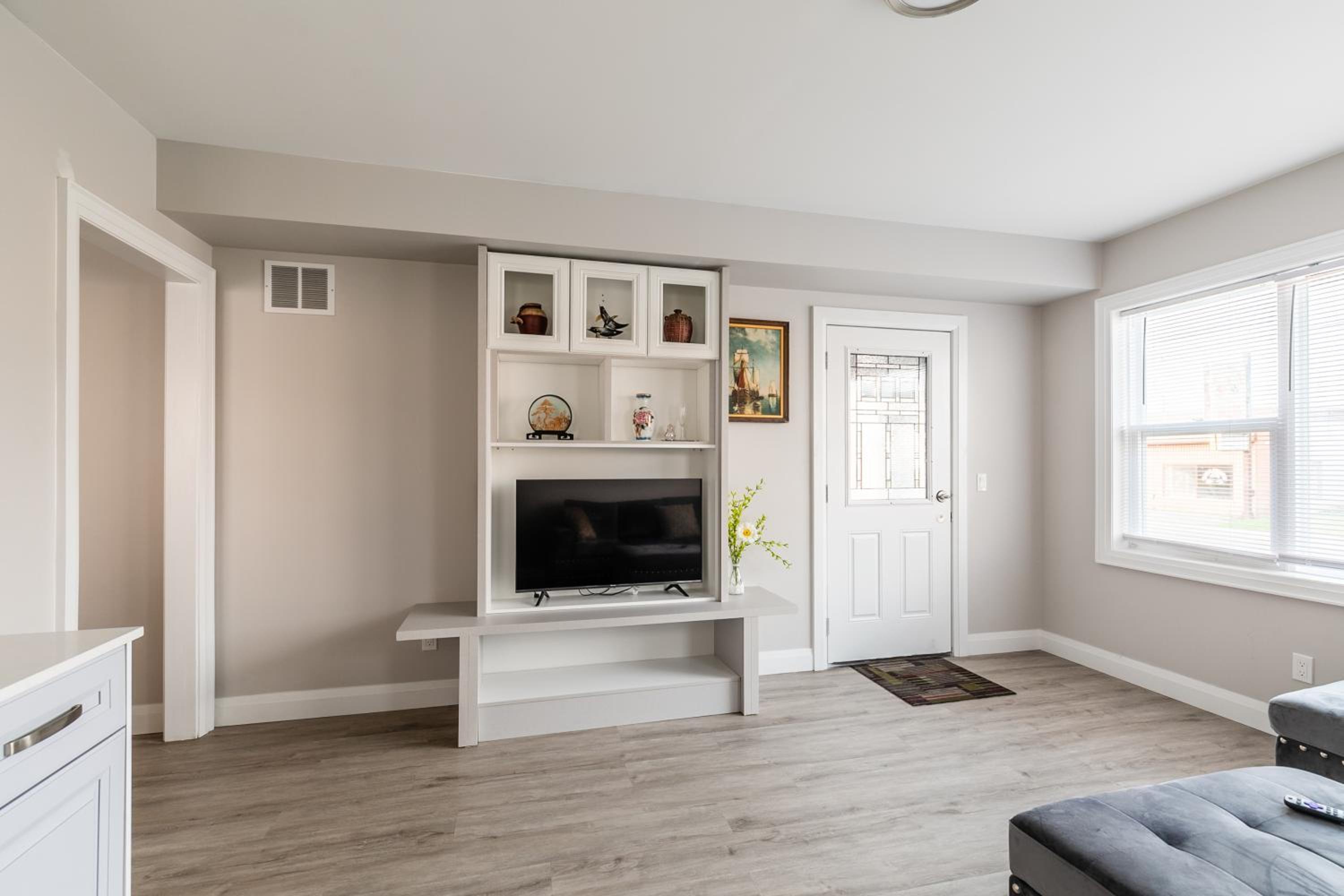 Beautiful renovated home 3 mins drive to Fall