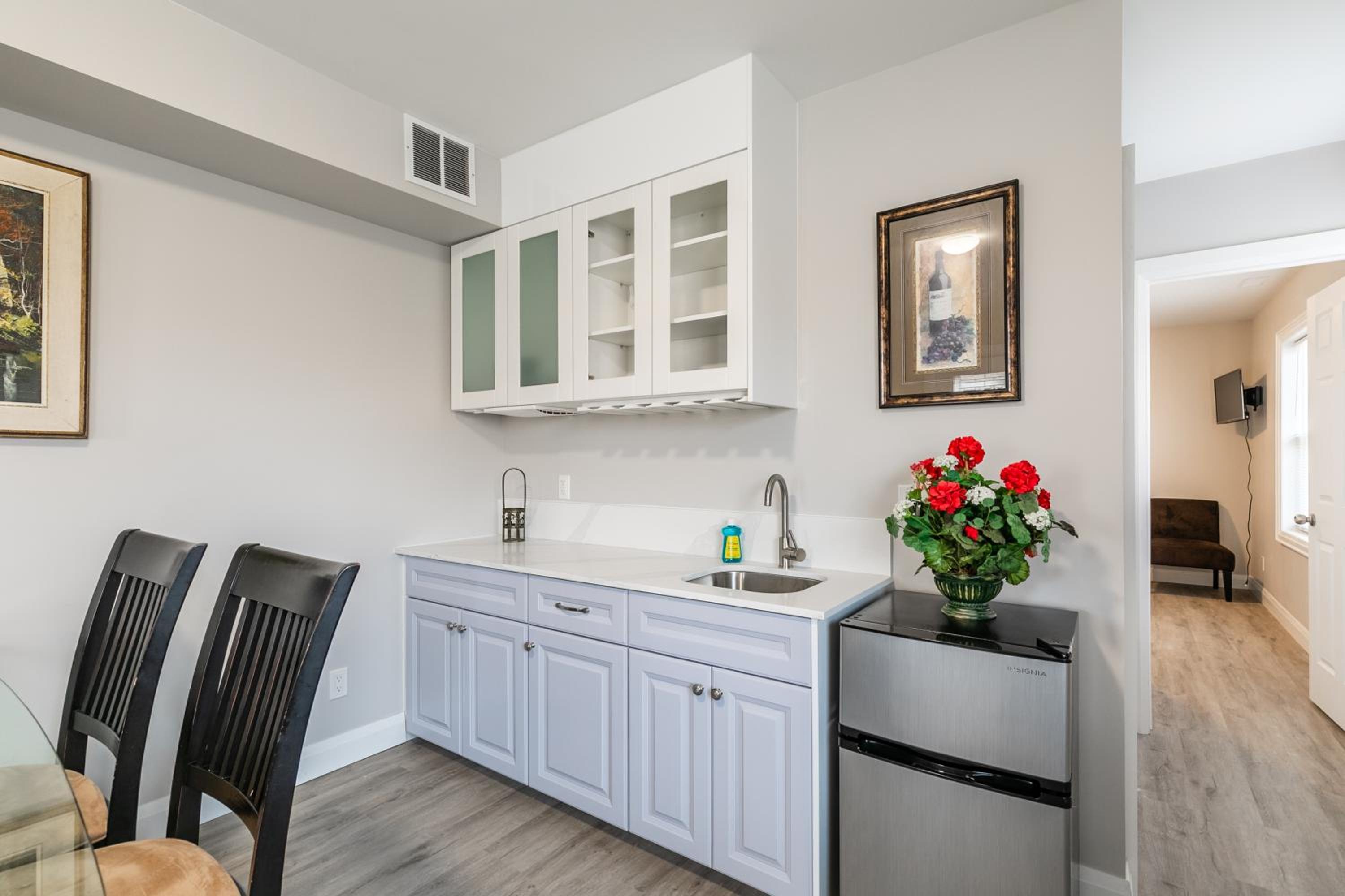 Beautiful renovated home 3 mins drive to Fall
