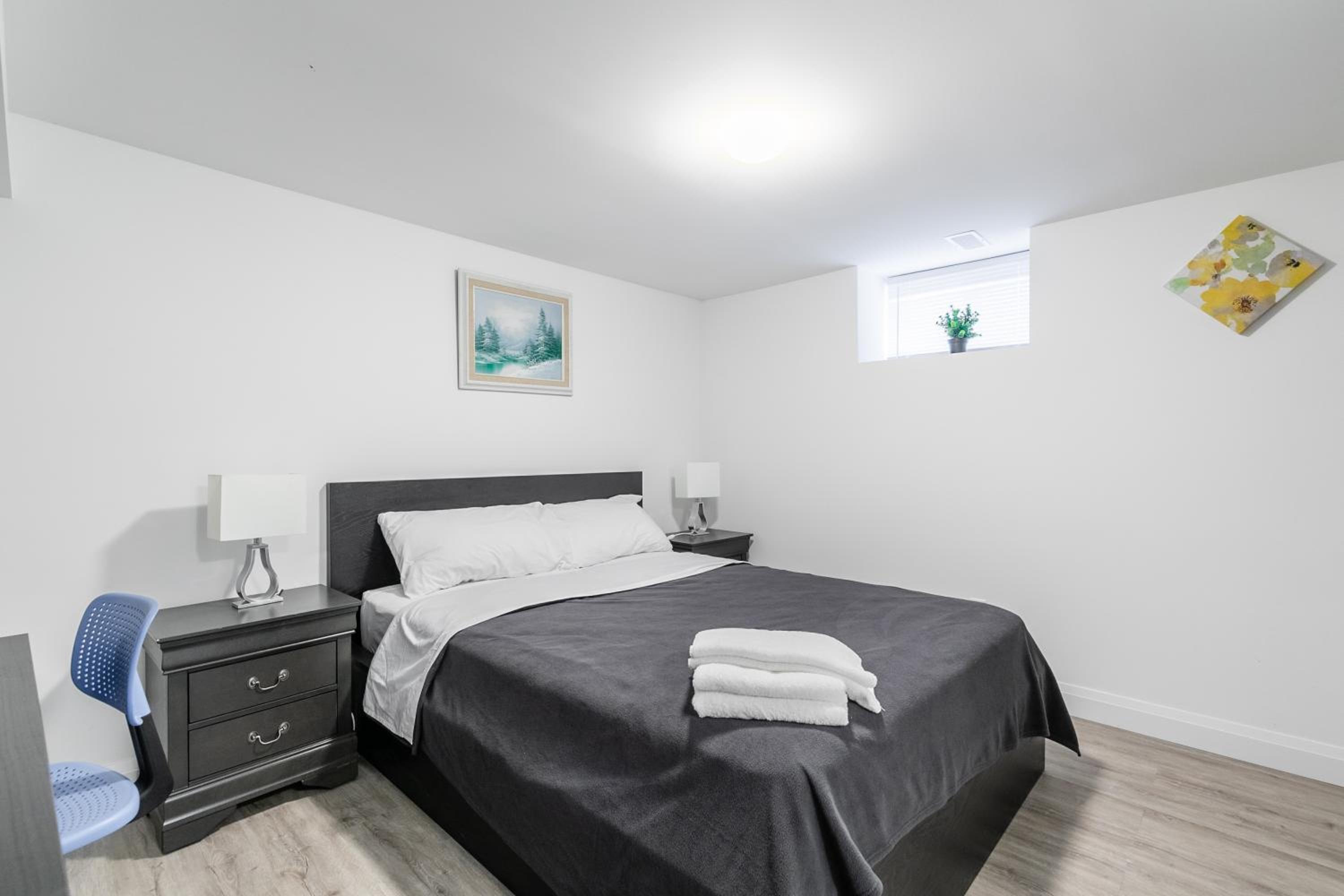 Beautiful renovated home 3 mins drive to Fall