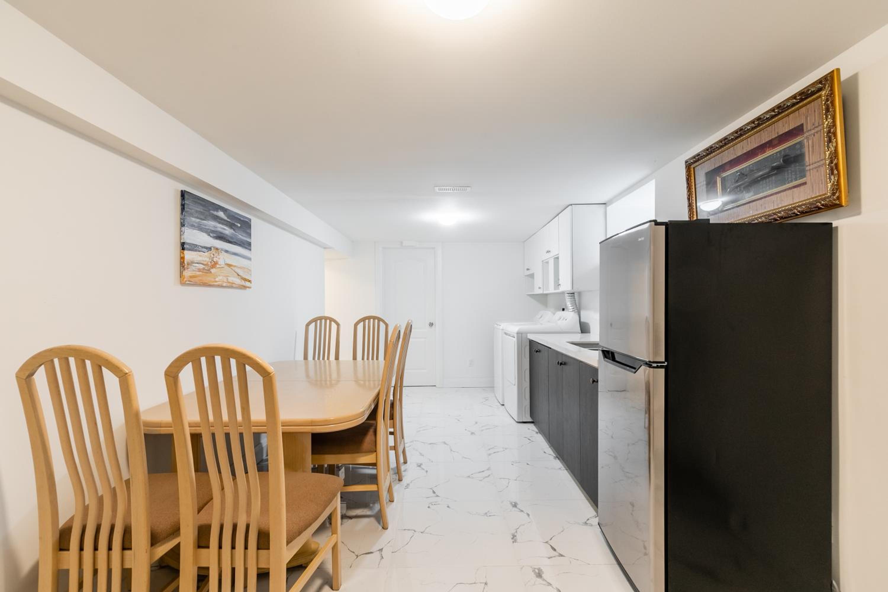 Beautiful renovated home 3 mins drive to Fall
