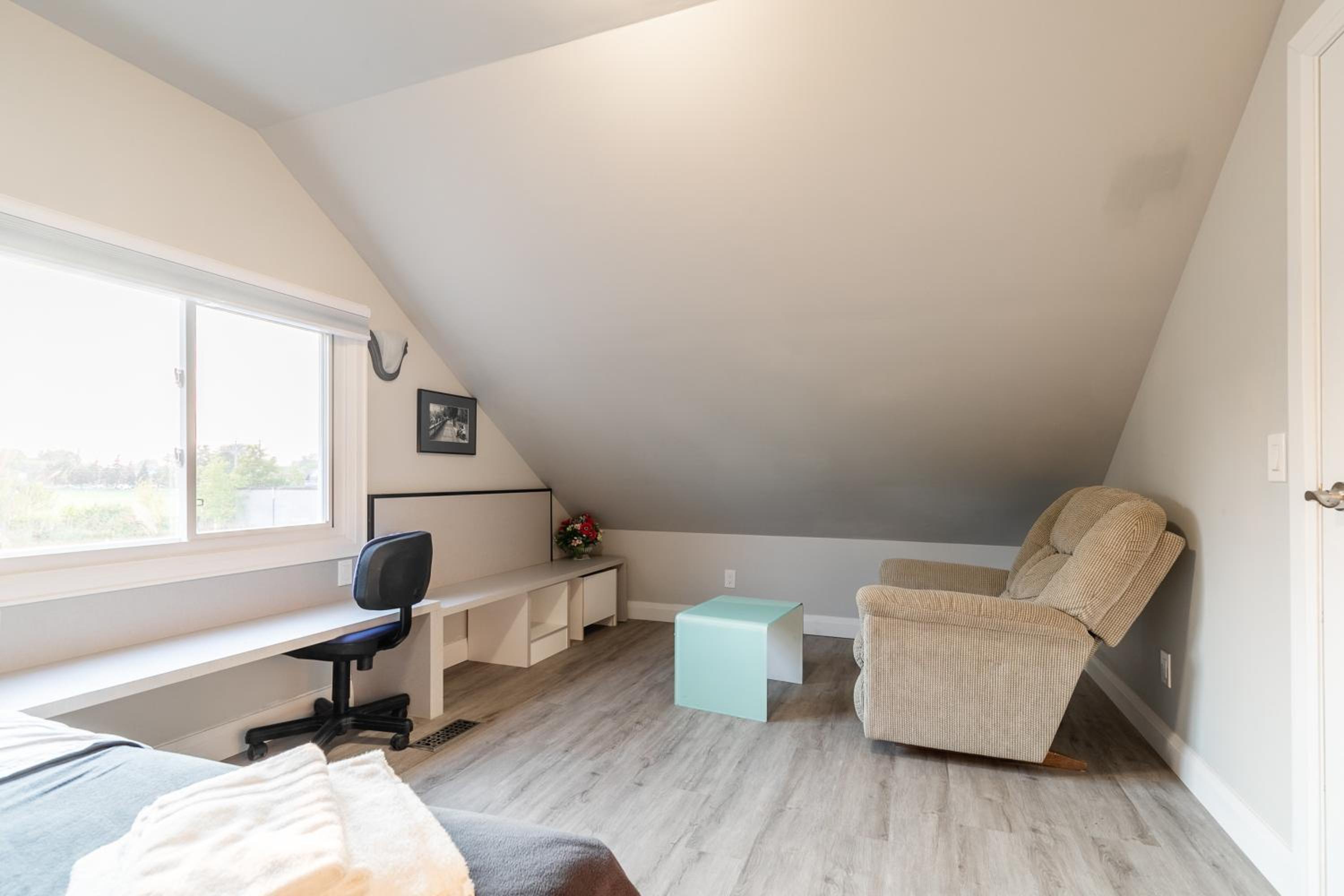 Beautiful renovated home 3 mins drive to Fall