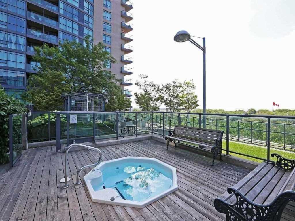 Spacious Studio in the Heart of Downtown Toronto