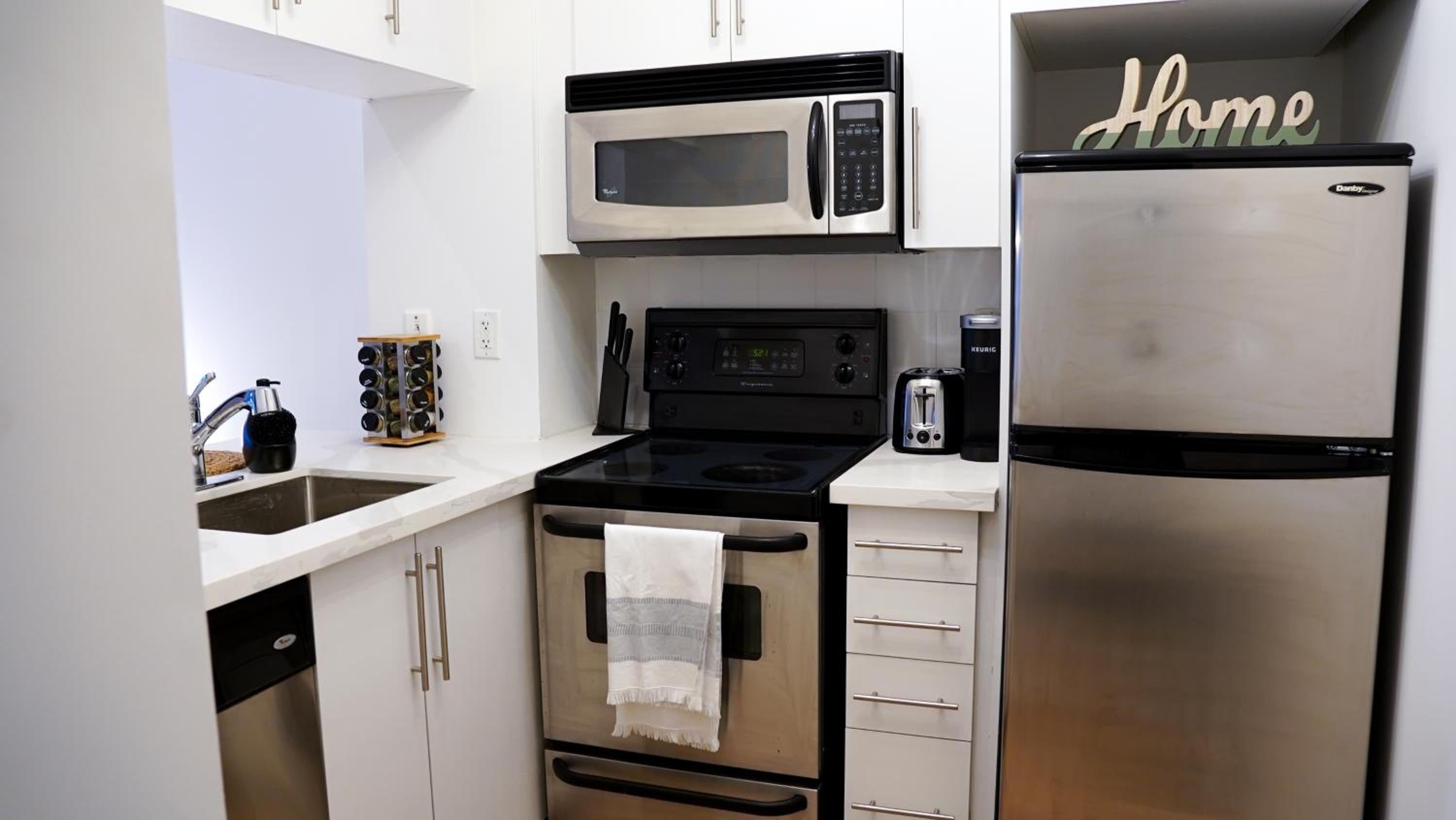 Spacious Studio in the Heart of Downtown Toronto