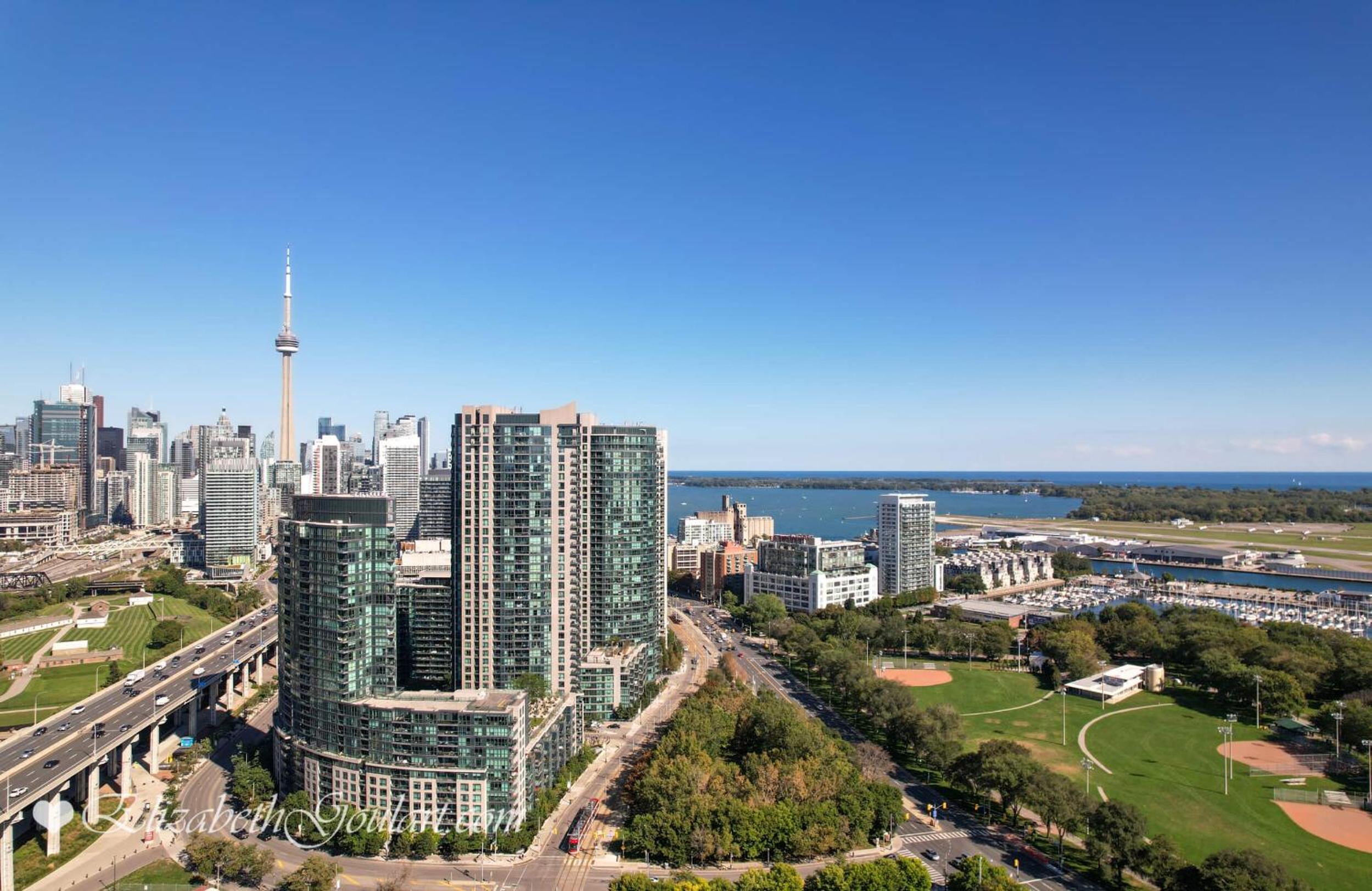 Spacious Studio in the Heart of Downtown Toronto