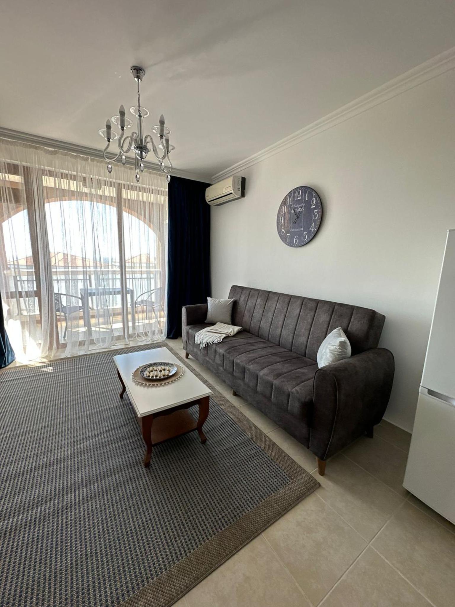 2 bedroom apartment Sveti Vlas with 2 balconies and sea views