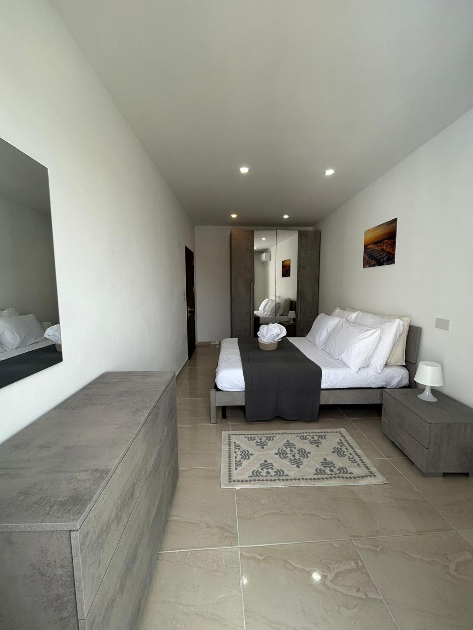 Seaview Setters Studio Apartment view 3