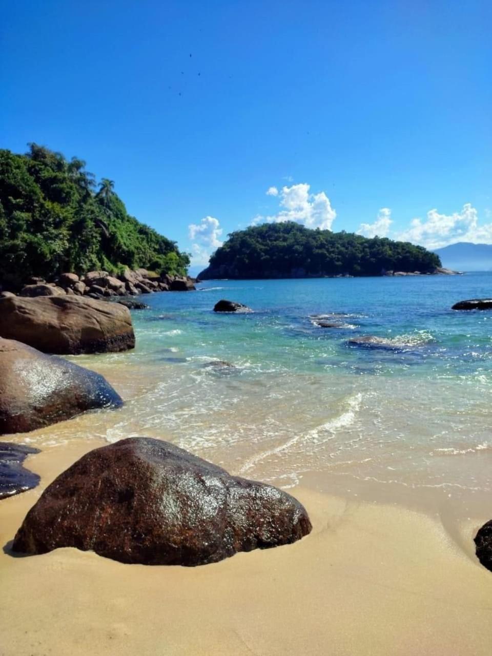 Ubatuba- Praia das Toninhas- apto para alugar