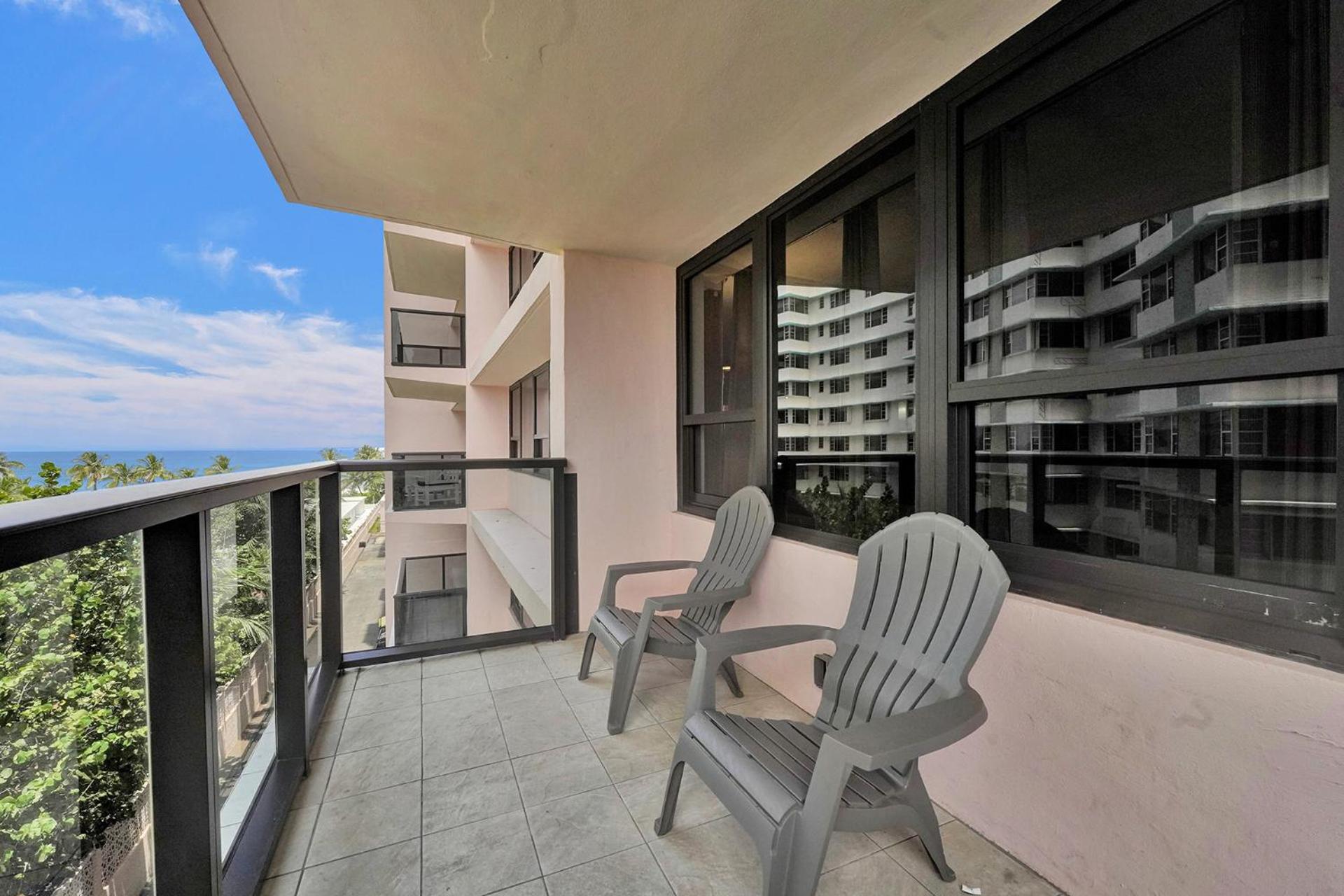 Adorable 2 Bedroom Miami Beach Condo 616 view 2