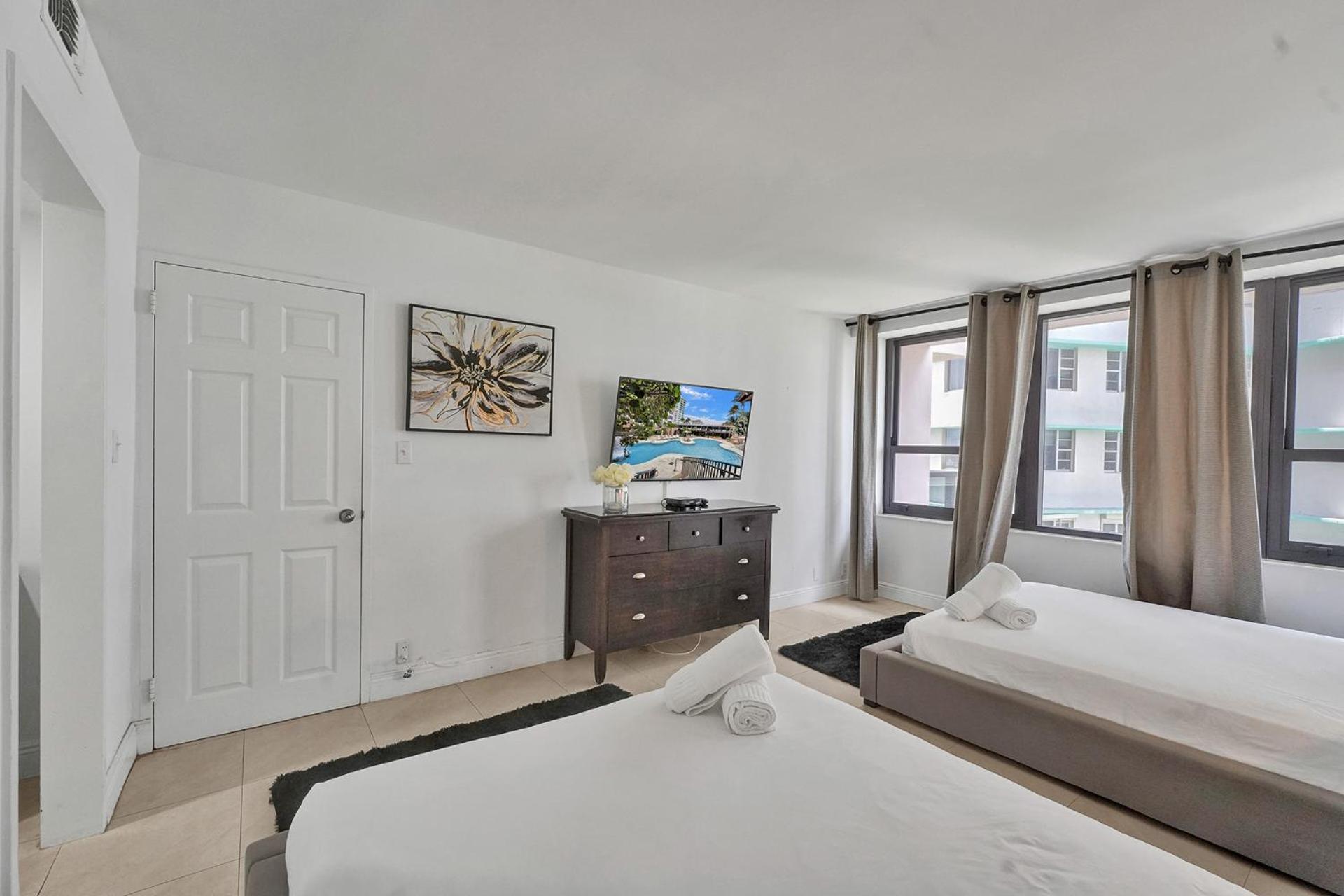 Adorable 2 Bedroom Miami Beach Condo 616 view 4