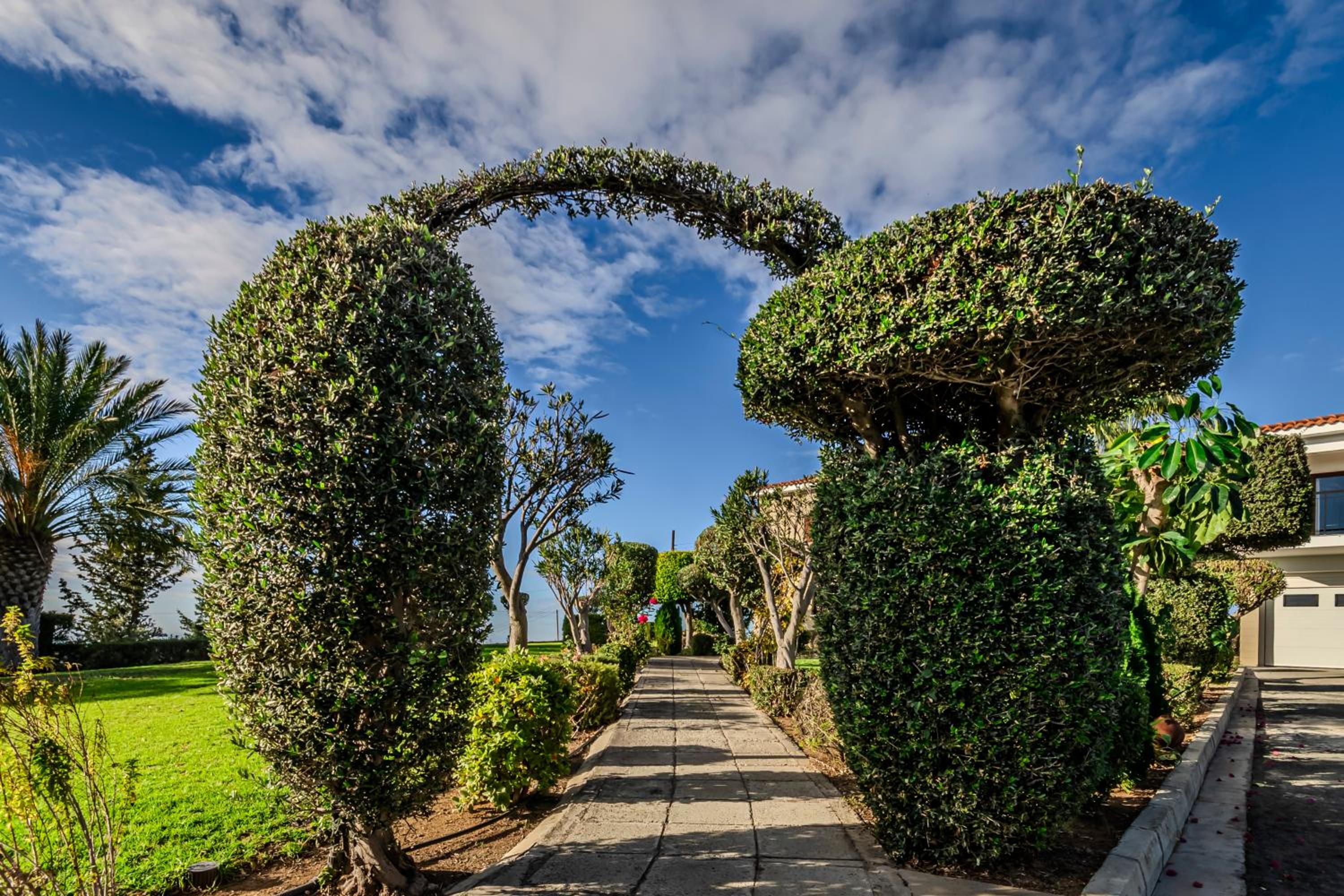 Mountain view 6 bed mansion with Private Padel Court, Pool & Gym