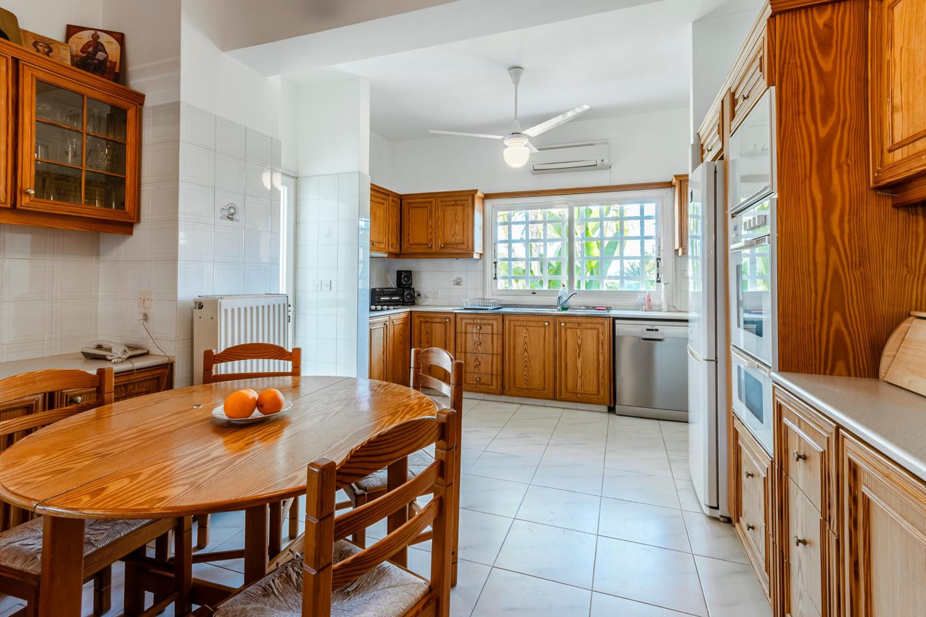 Mountain view 6 bed mansion with Private Padel Court, Pool & Gym