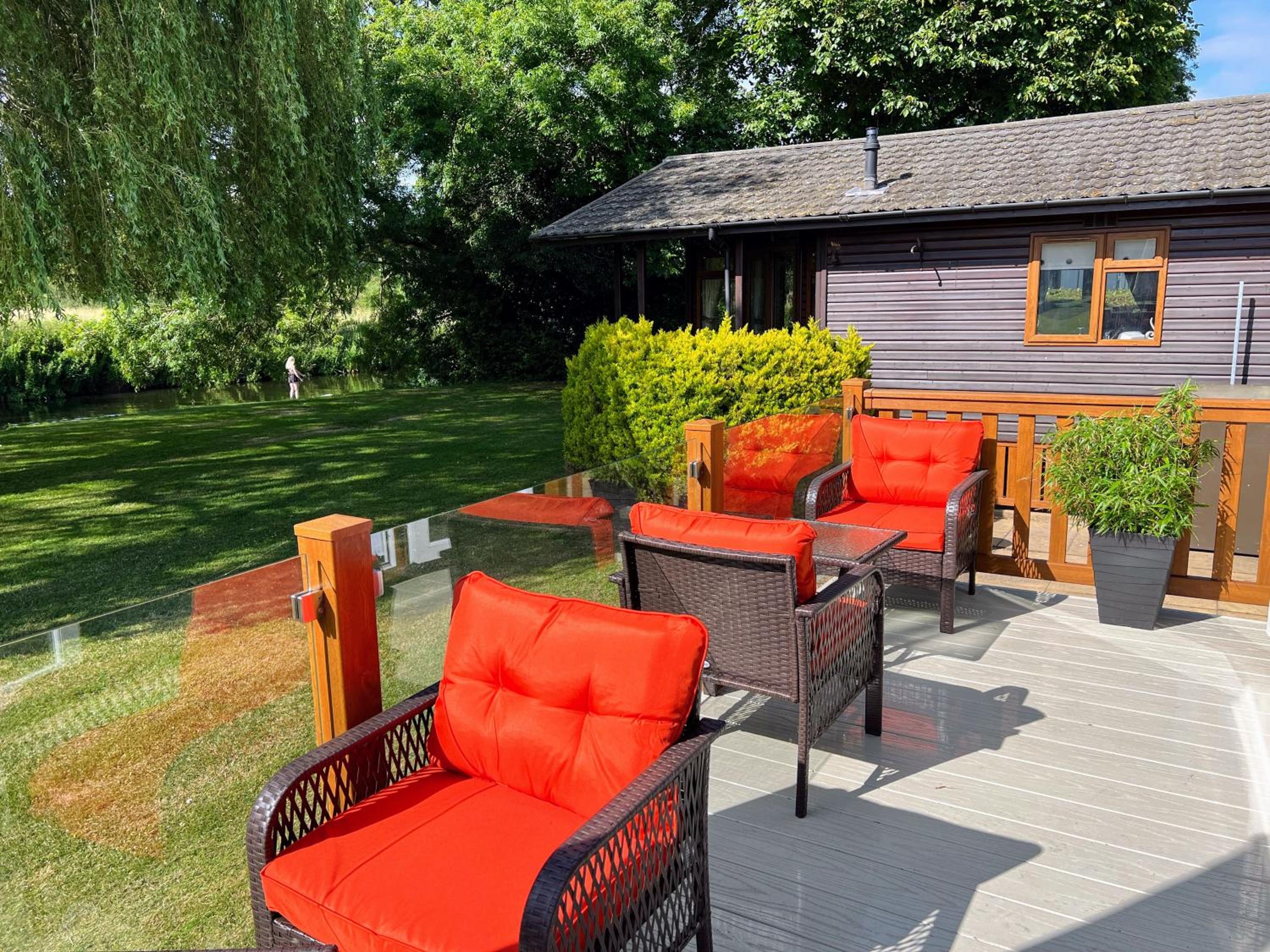Riverbank Lodge