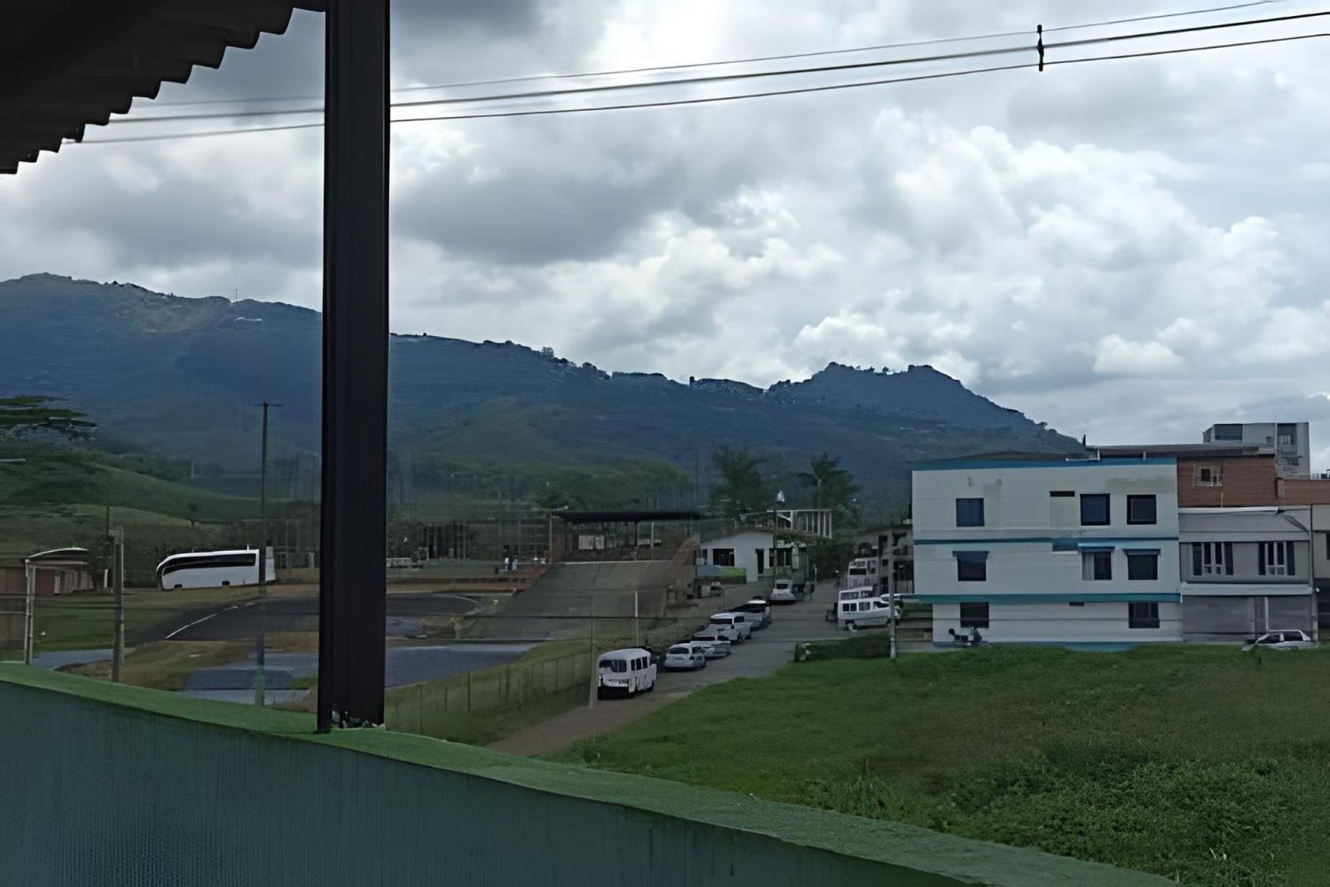 GURUS FR | Con terraza y vista a las montañas | Termales | Familia