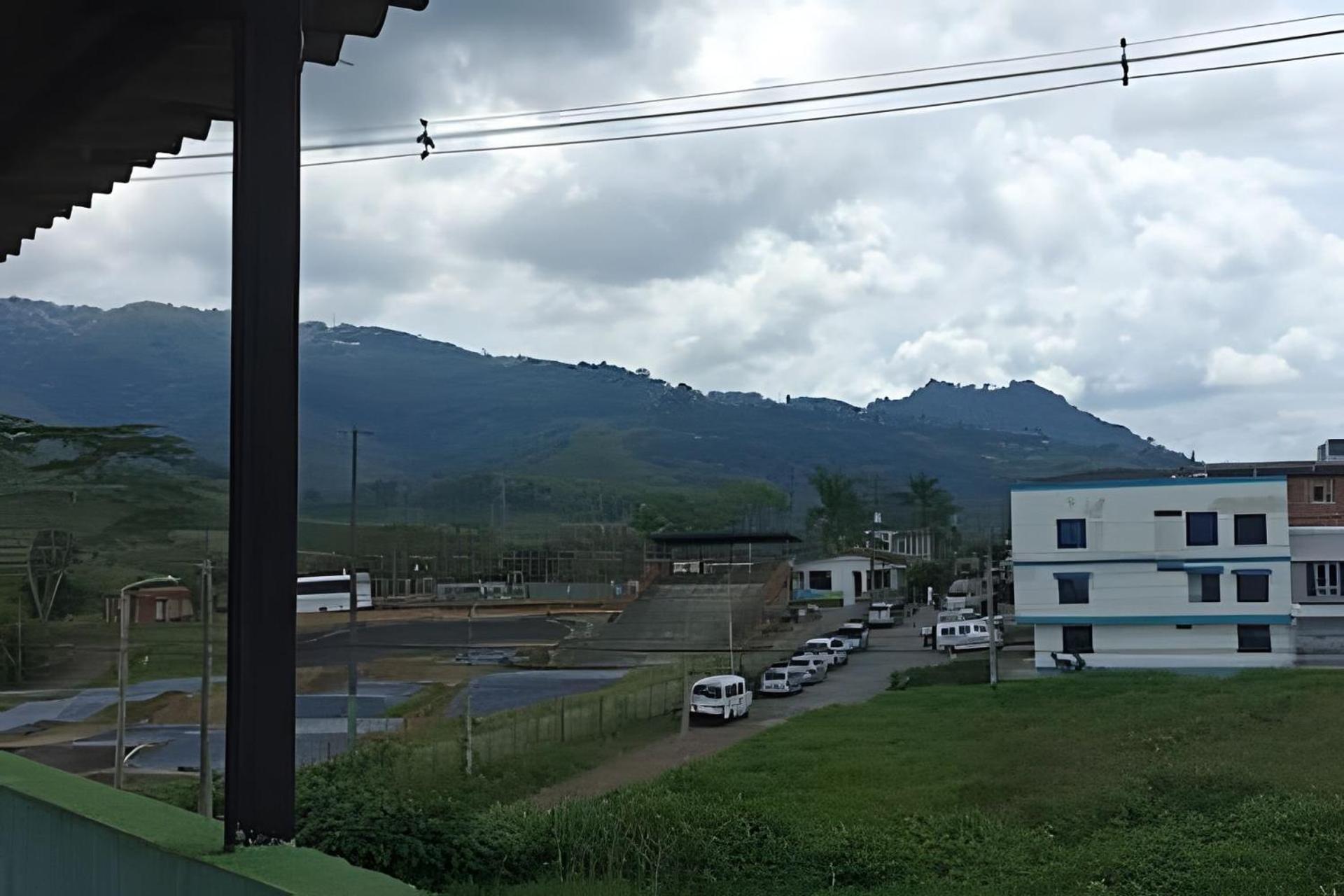 GURUS FR | Con terraza y vista a las montañas | Termales | Familia
