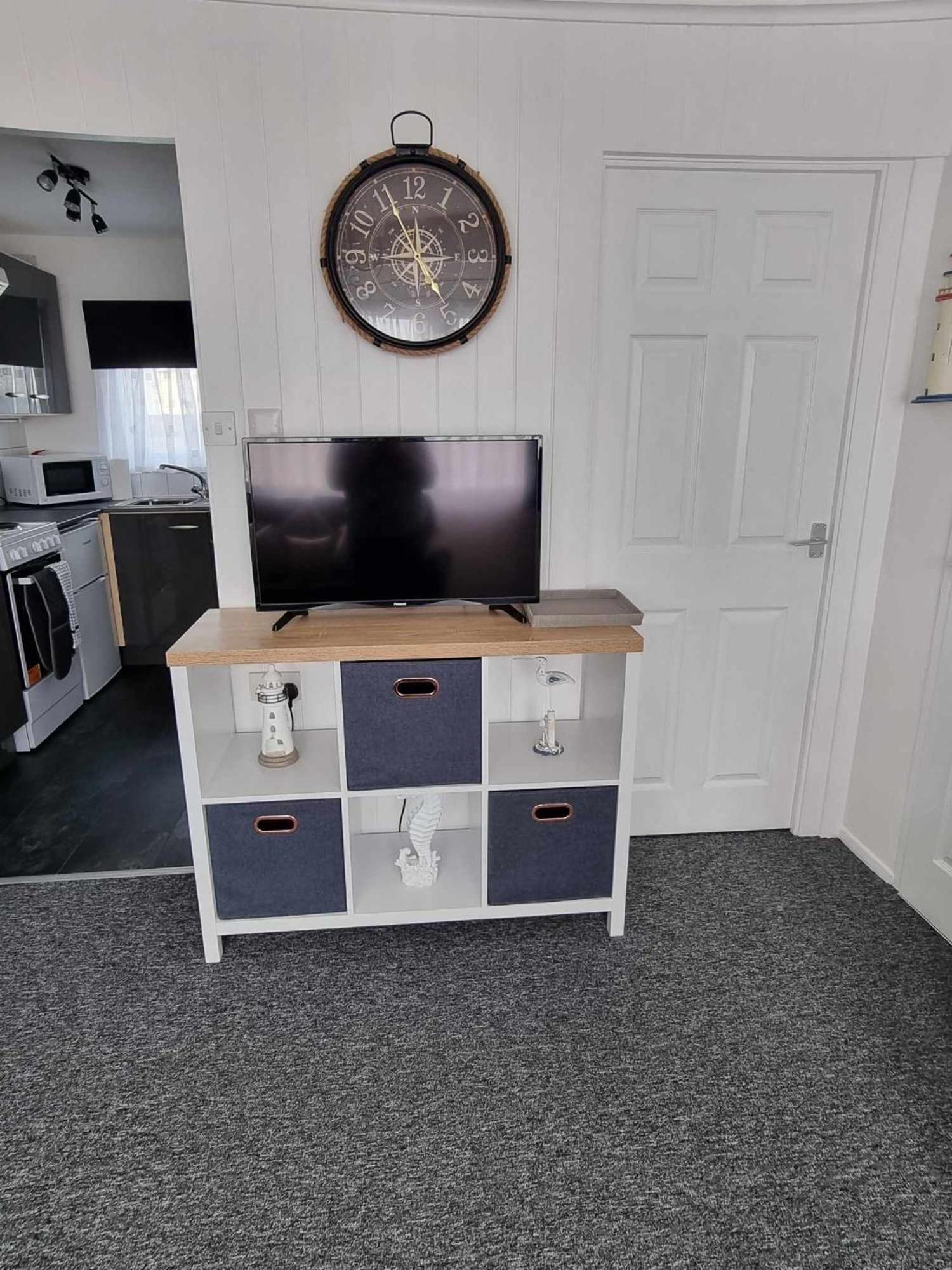 115 Modern South Facing Chalet on Sunbeach in Scratby Near Great Yarmouth view 3