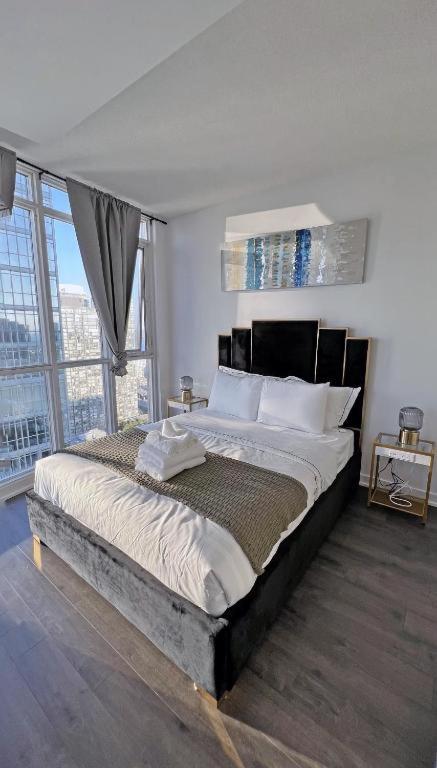 Cozy Condo in Downtown Toronto + Free Parking