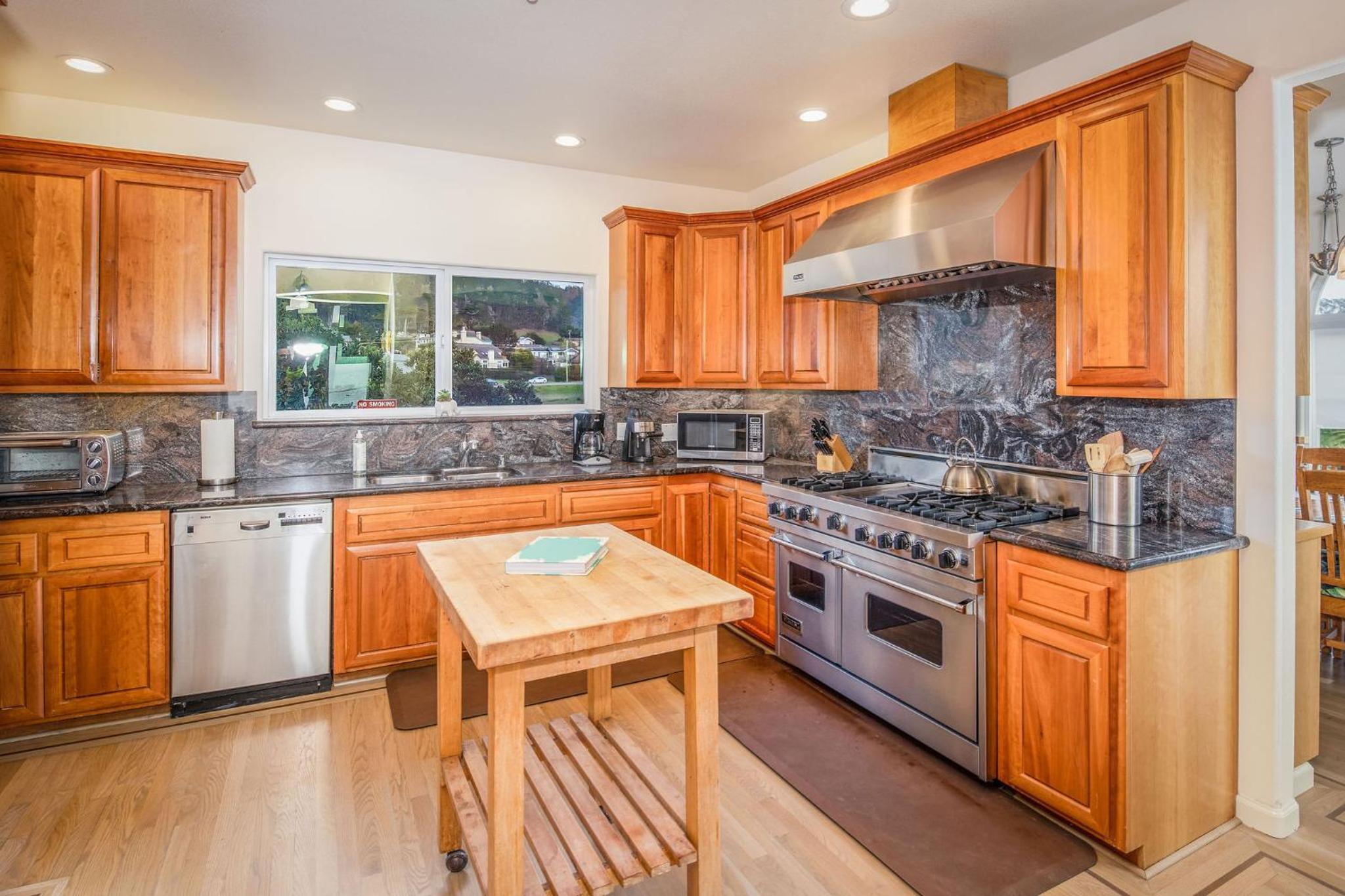 Steps to Beach and Amazing Ocean Views - Miramar Home view 5