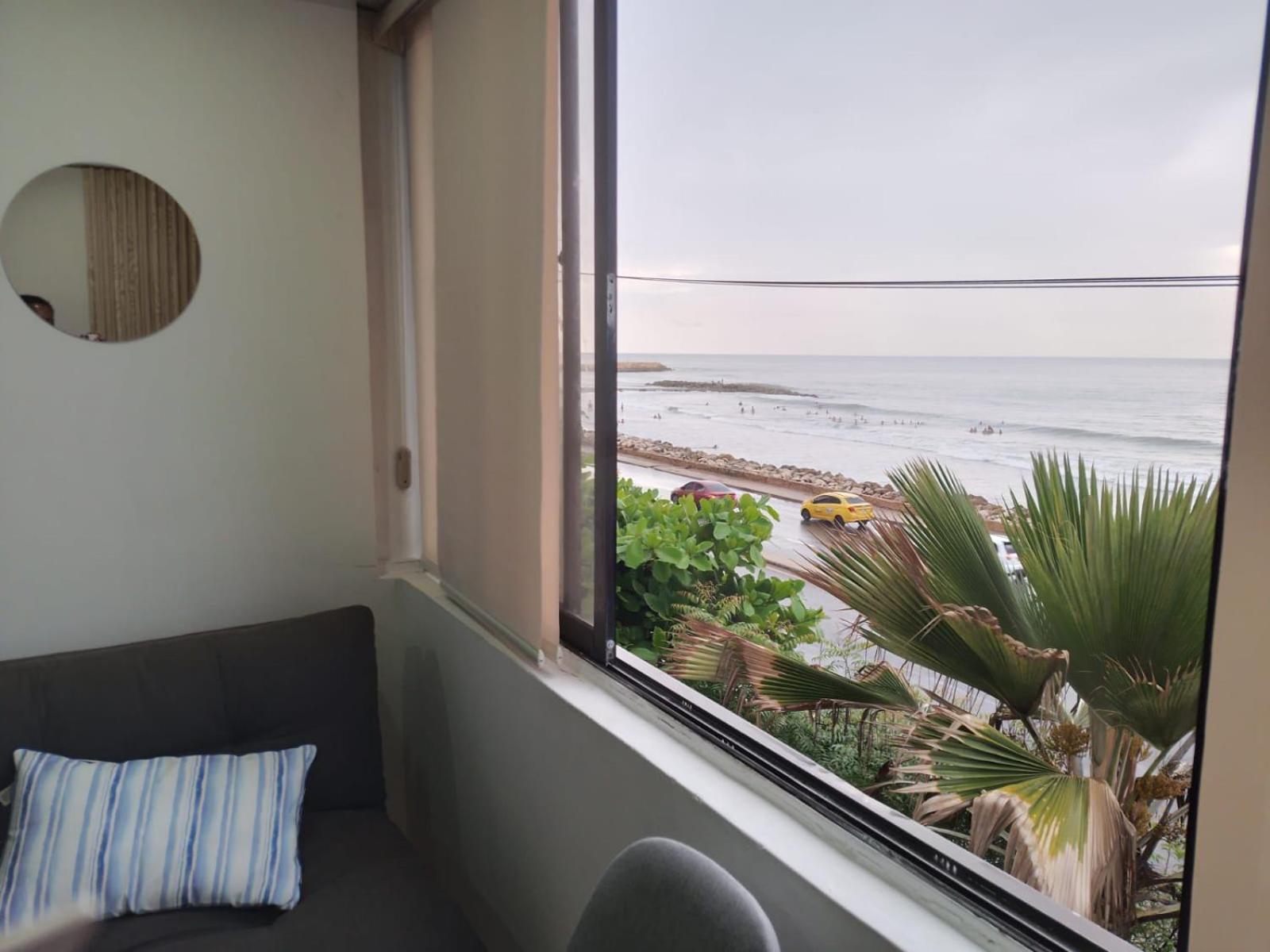 Apto espectacular frente al mar