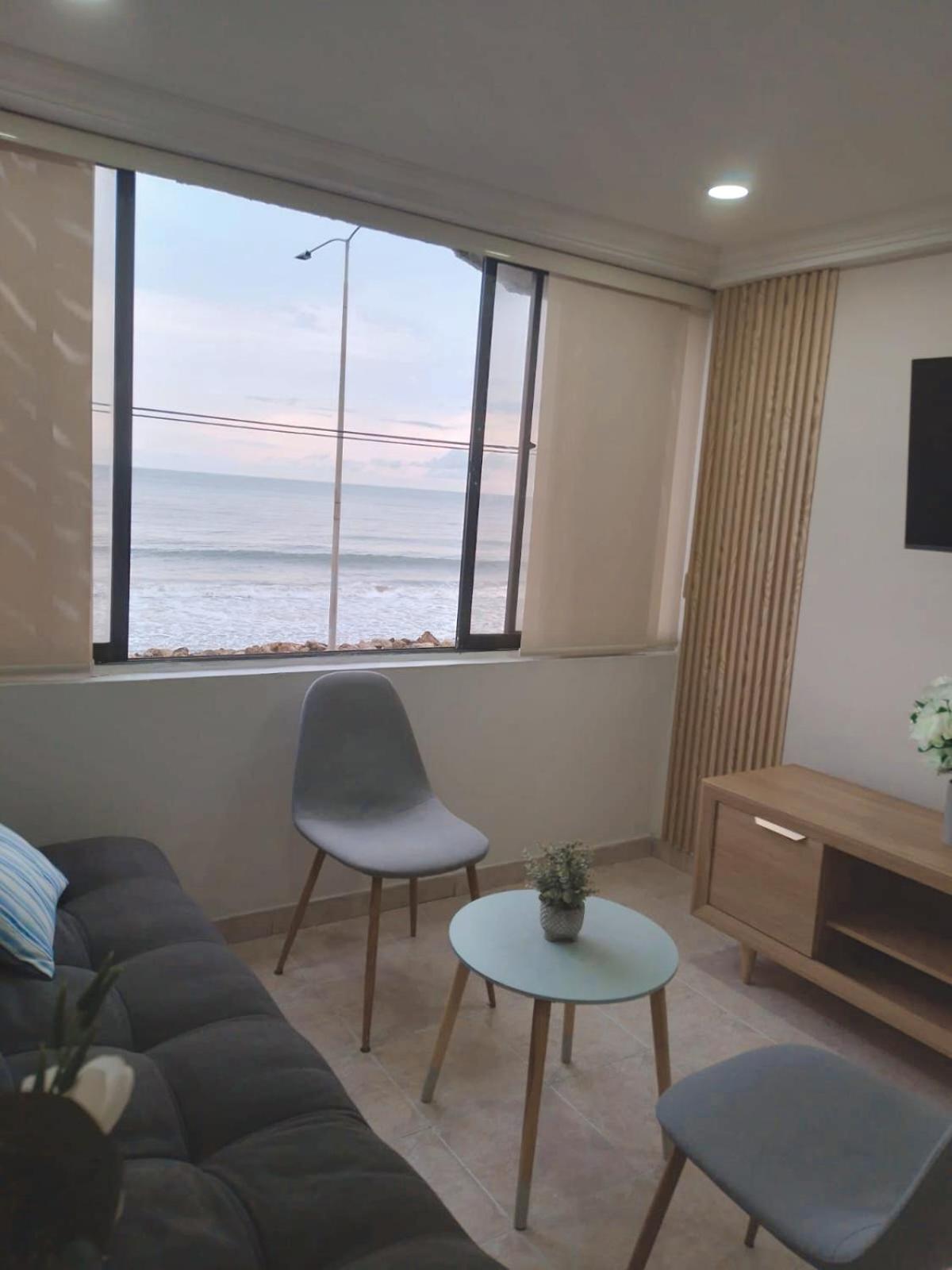 Apto espectacular frente al mar