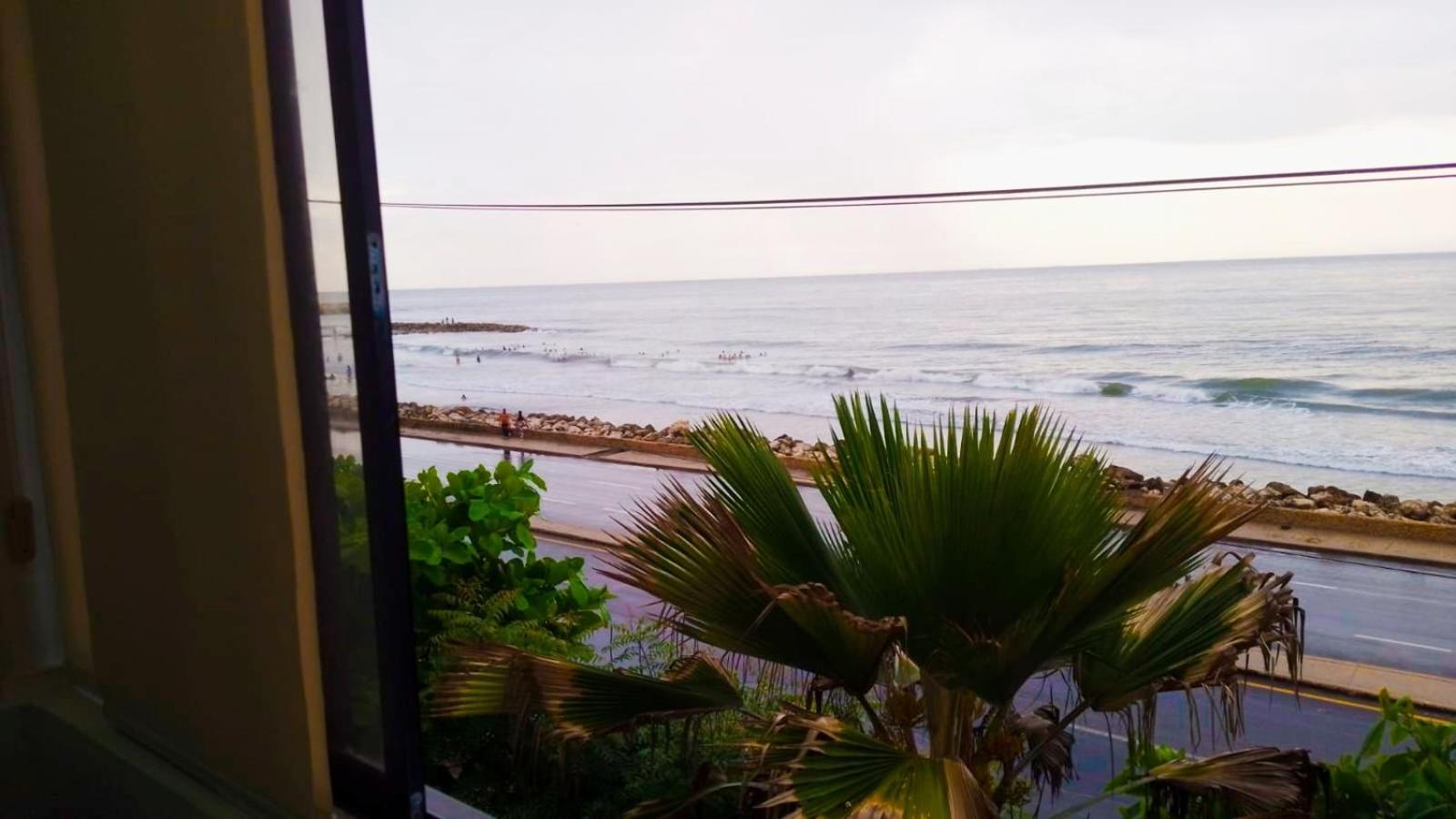 Apto espectacular frente al mar