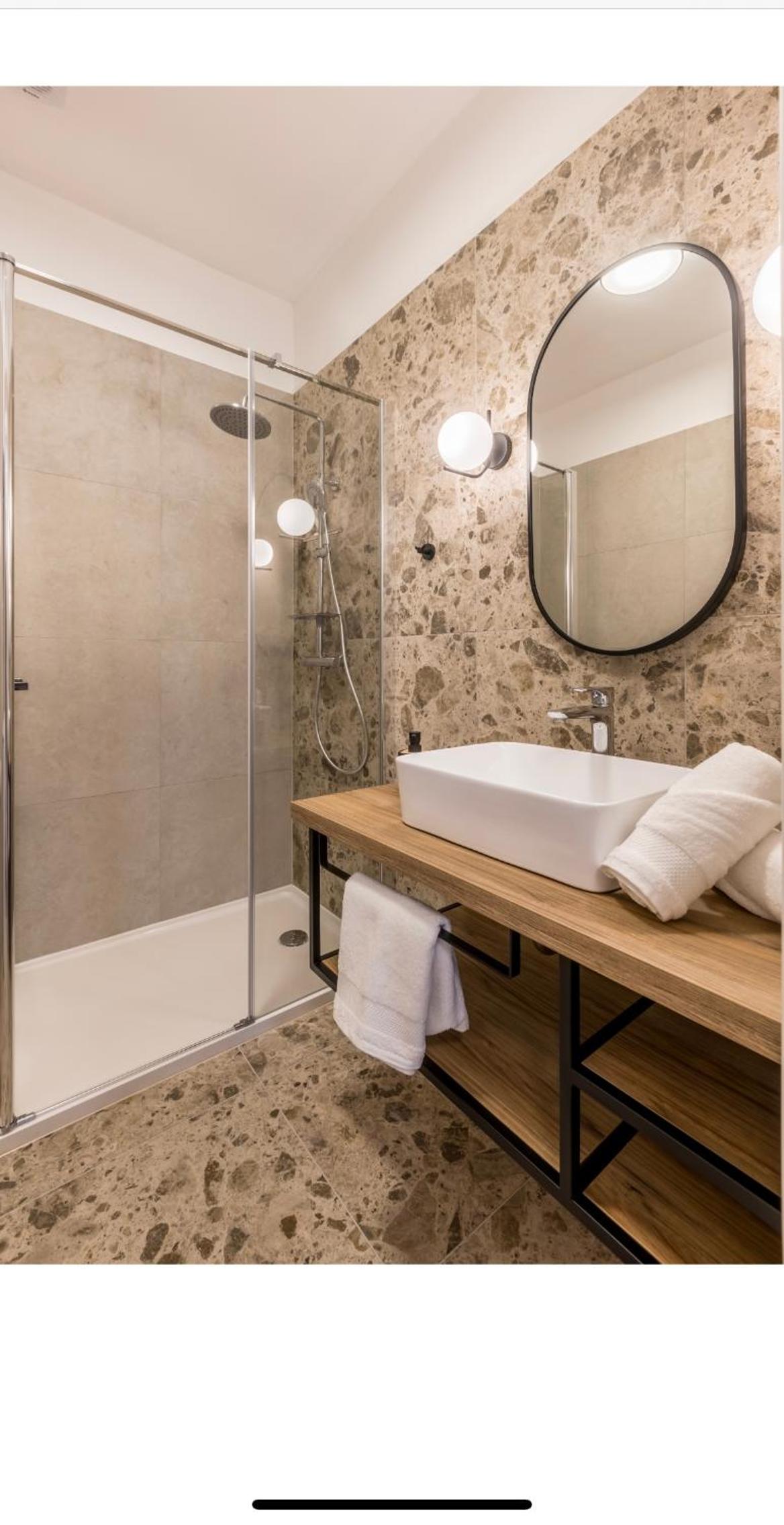 Split Vacations - Studio Nina - Property Image 2