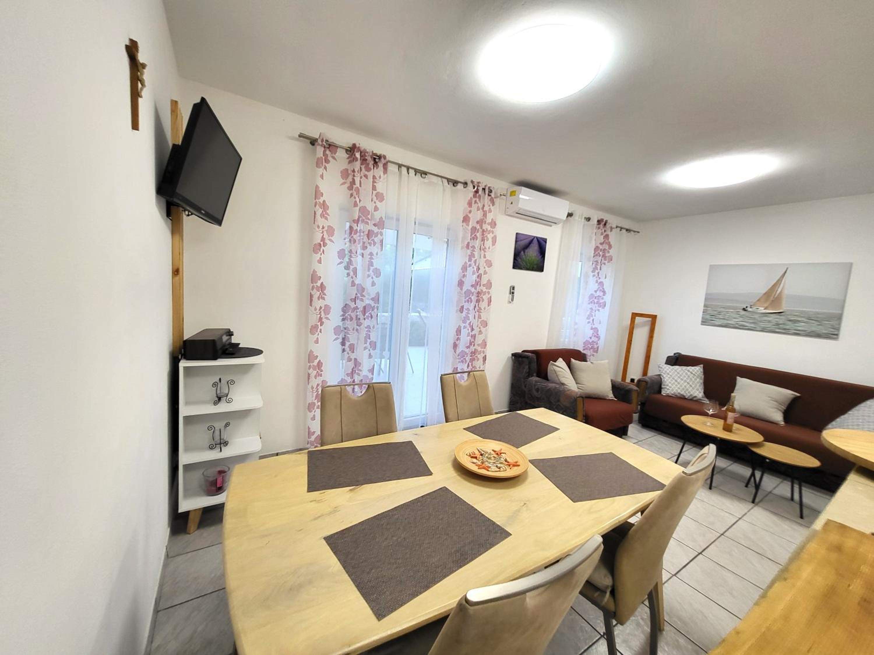 Apartments Pitve