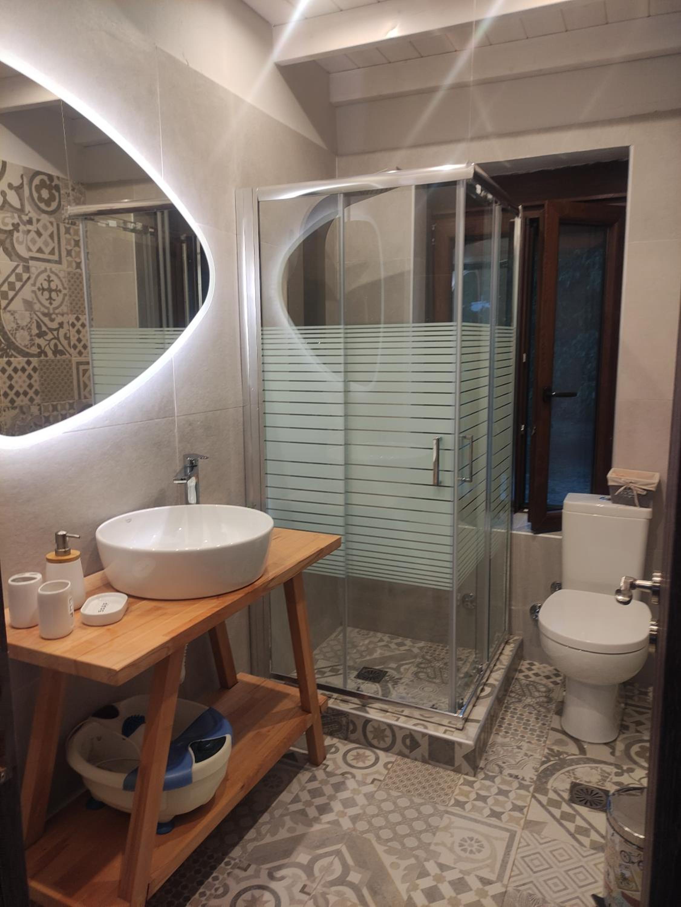 Stonehouse Karidis
