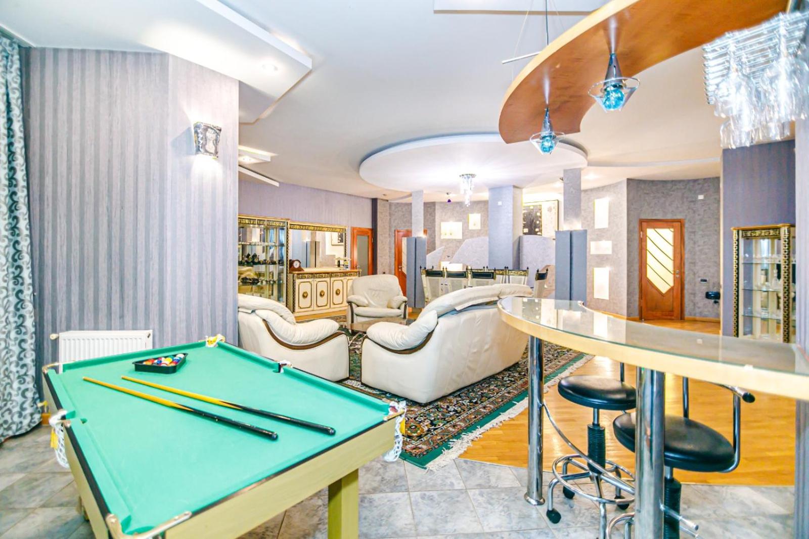Apartment With Billiards
