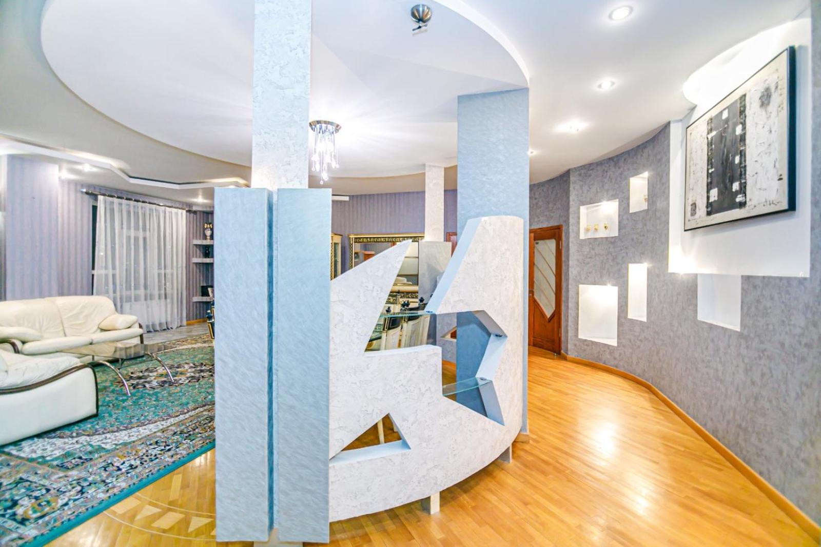Apartment With Billiards