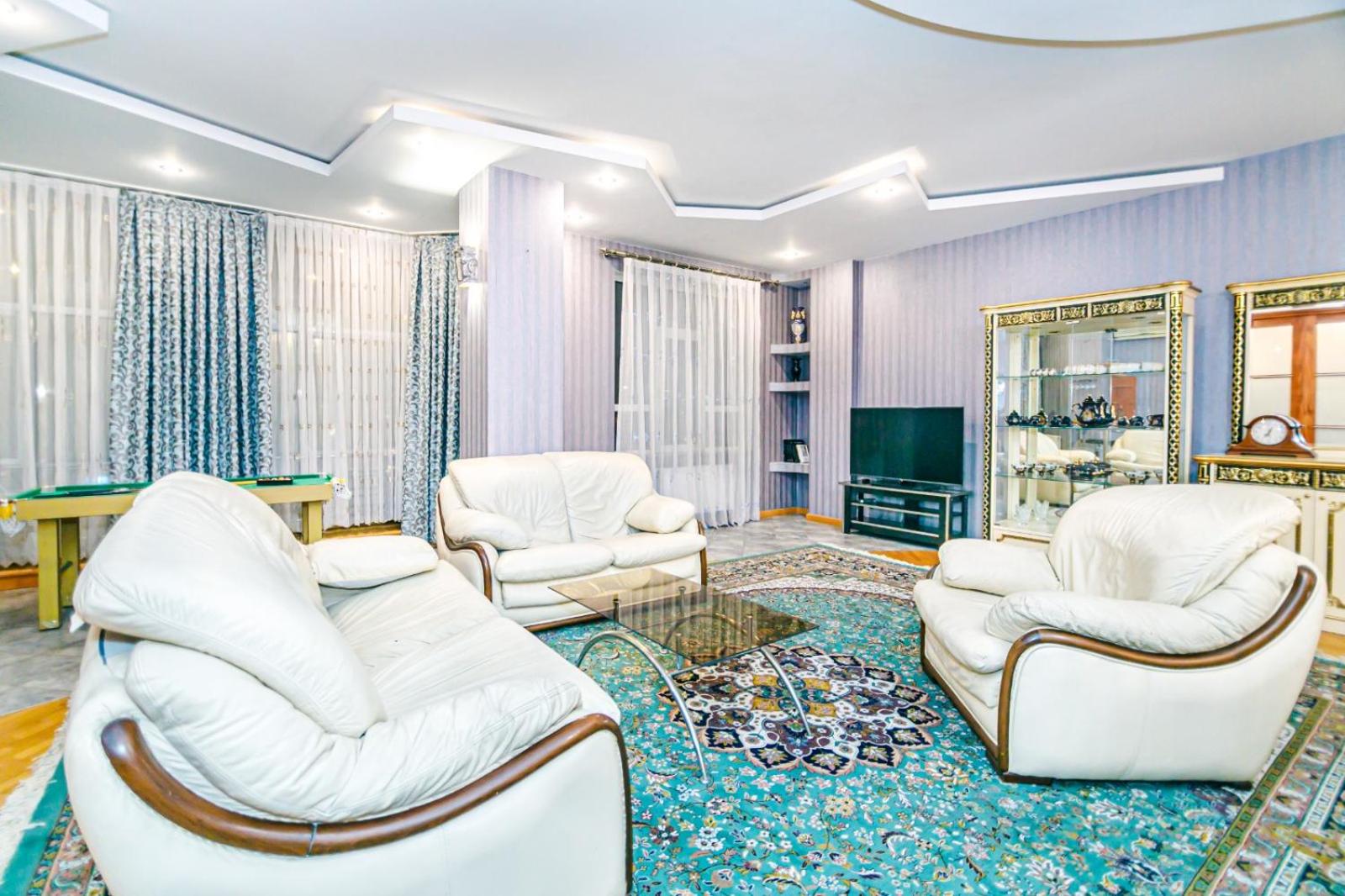 Apartment With Billiards