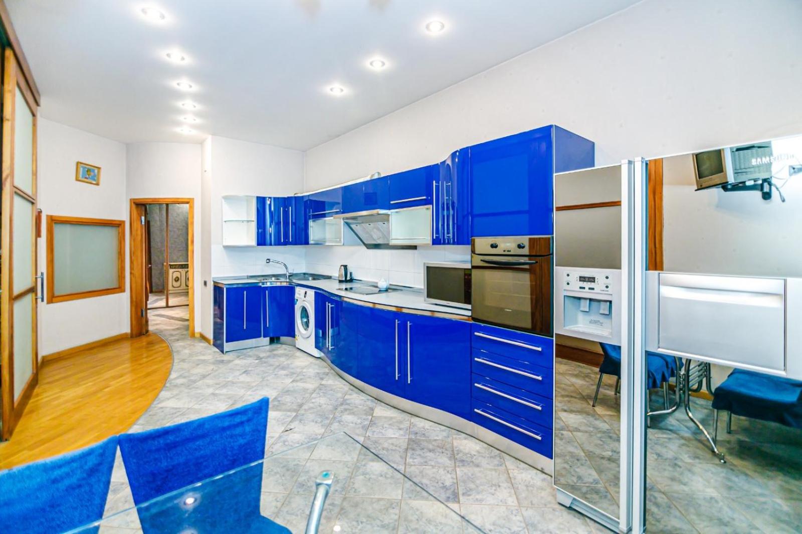 Apartment With Billiards