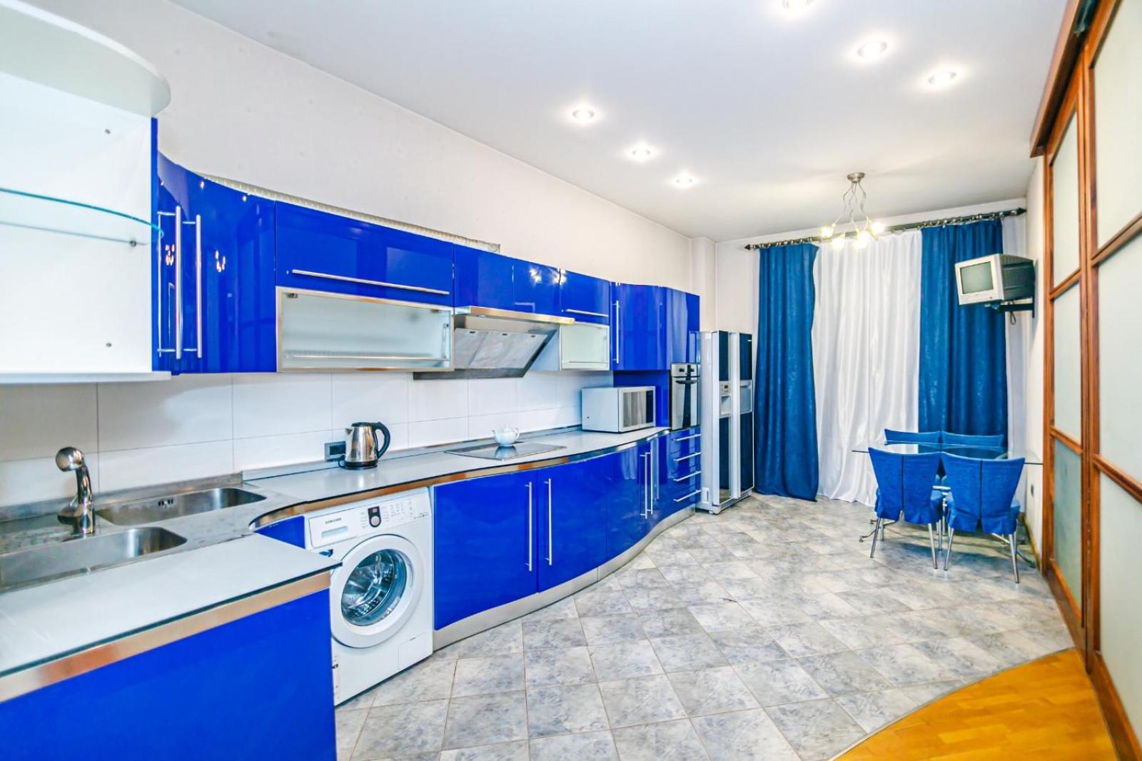 Apartment With Billiards