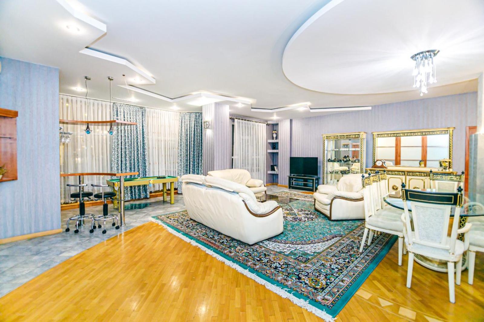 Apartment With Billiards