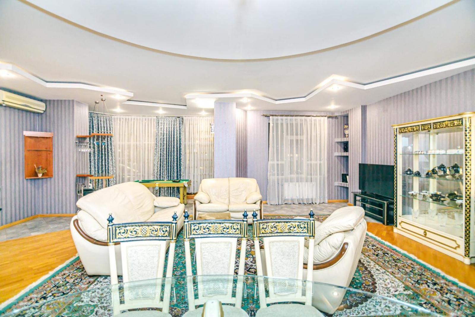 Apartment With Billiards