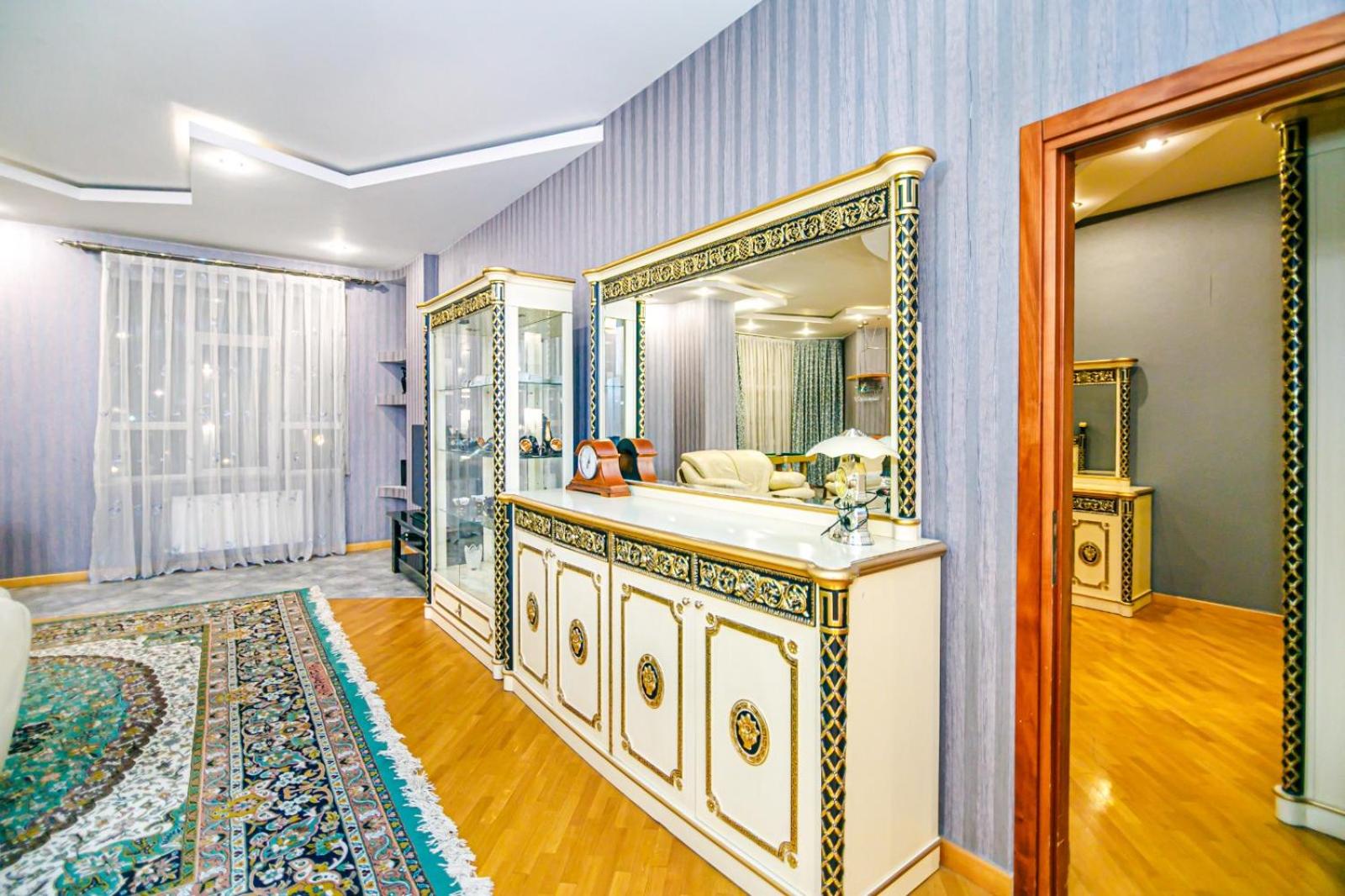 Apartment With Billiards