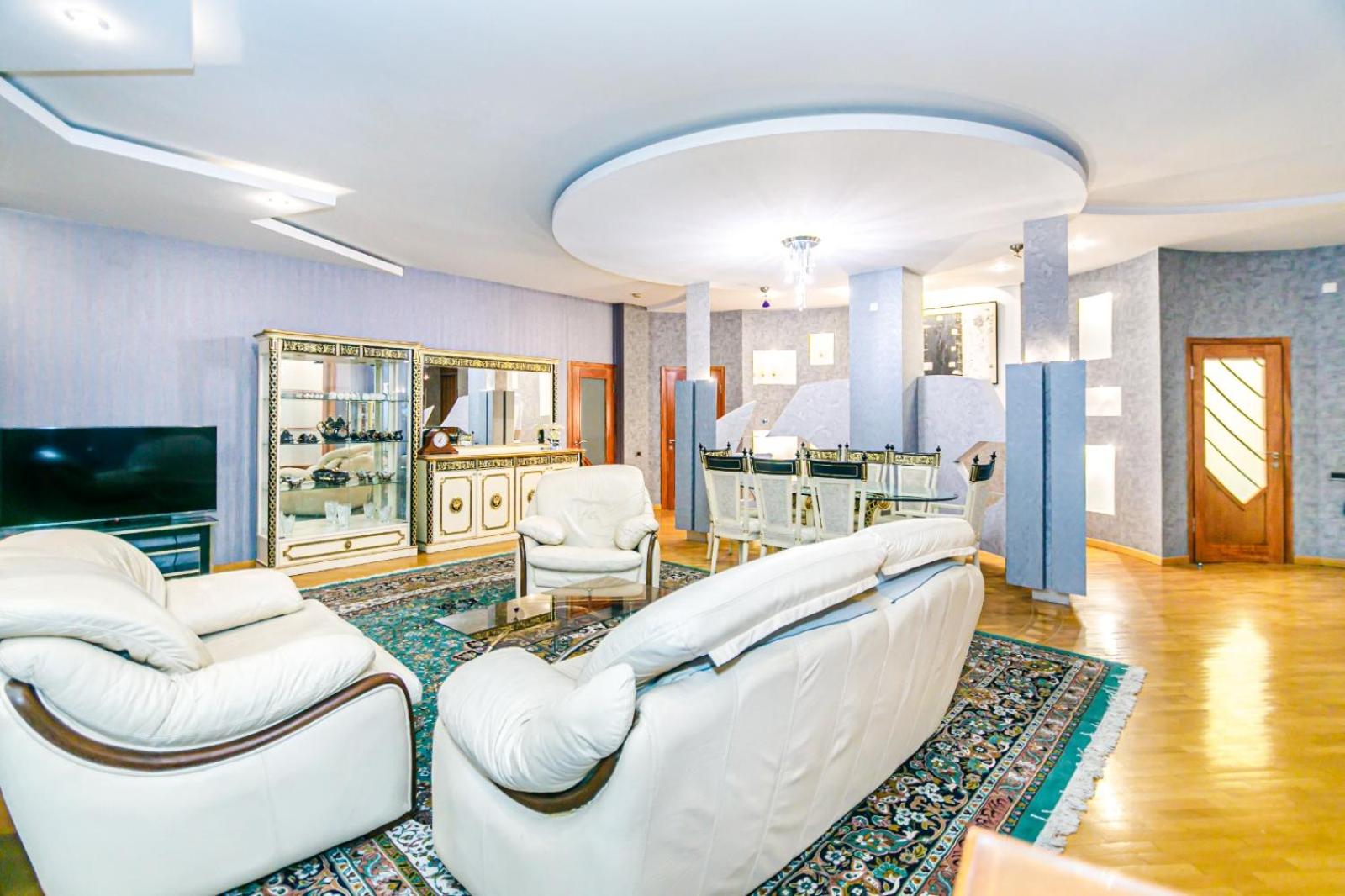 Apartment With Billiards