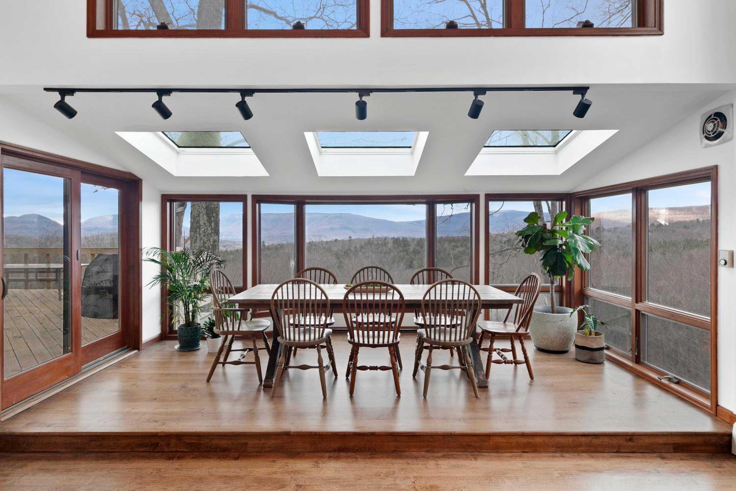 5 Star Gorgeous Cliffside Chalet with Panoramic Views view 5