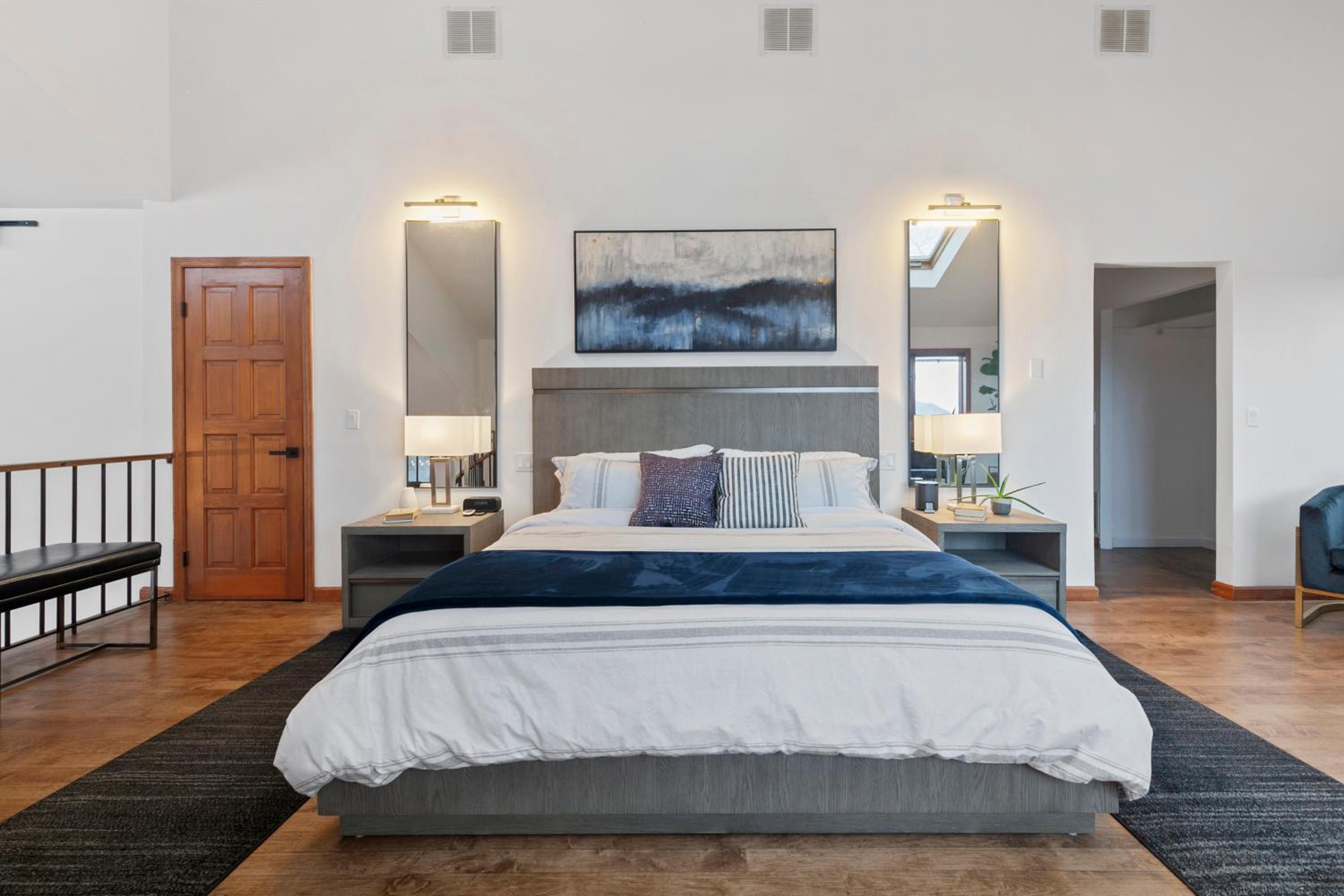5 Star Gorgeous Cliffside Chalet with Panoramic Views view 2