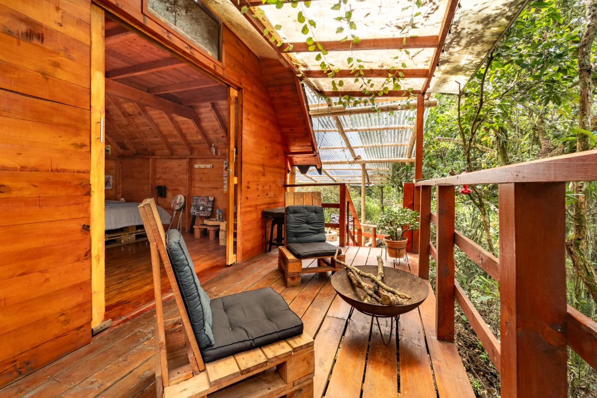 Cabaña en la Naturaleza con Jacuzzi - Santa Elena