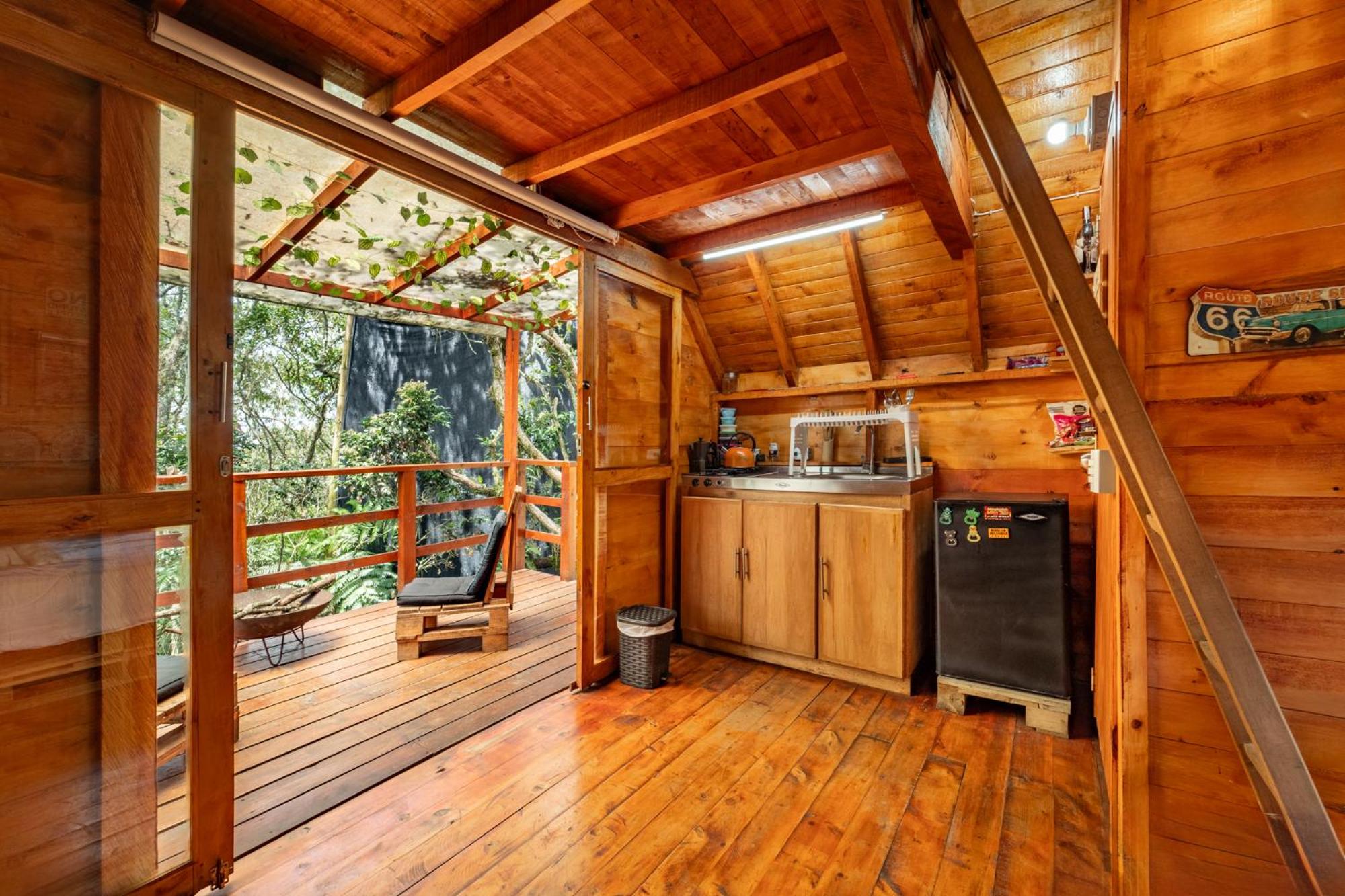 Cabaña en la Naturaleza con Jacuzzi - Santa Elena