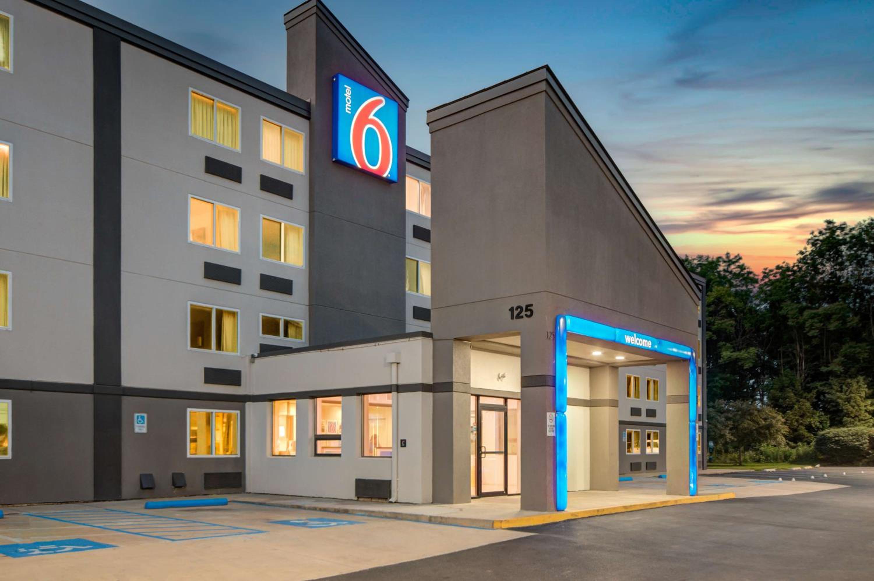 Motel 6-York, PA - North view 3
